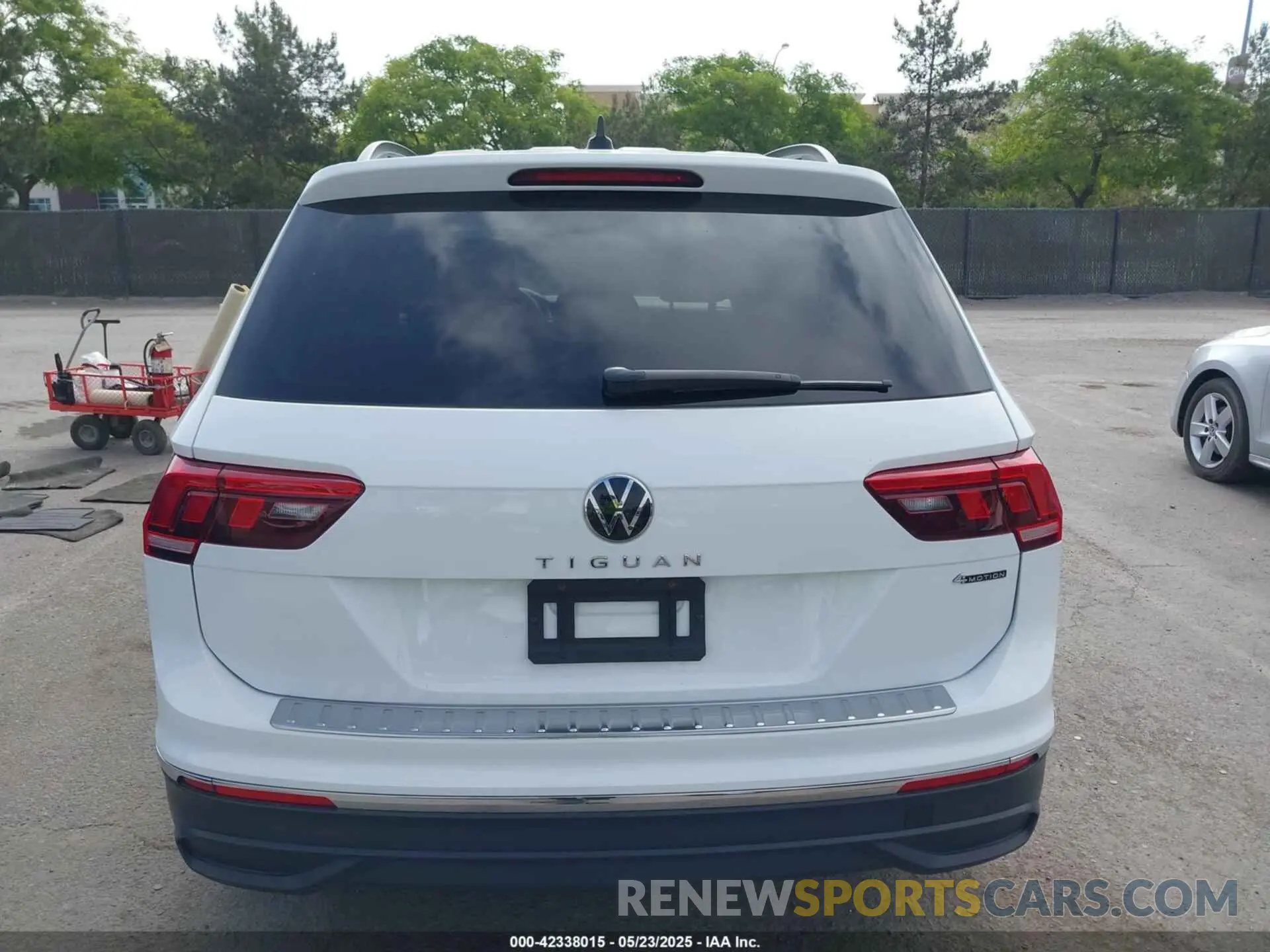 17 Photograph of a damaged car 3VVFB7AX2RM023493 VOLKSWAGEN TIGUAN 2024