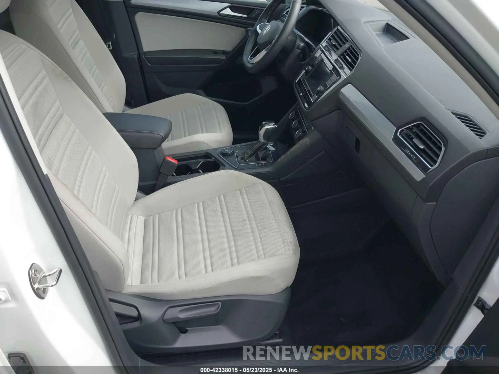 5 Photograph of a damaged car 3VVFB7AX2RM023493 VOLKSWAGEN TIGUAN 2024