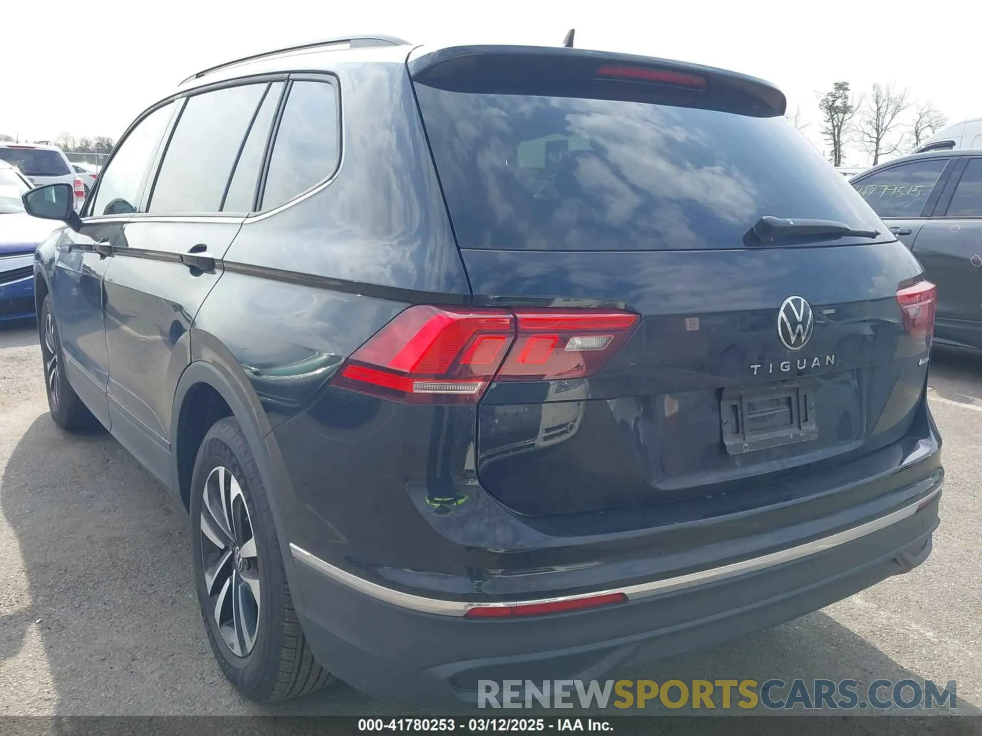 3 Photograph of a damaged car 3VVFB7AX2RM116756 VOLKSWAGEN TIGUAN 2024