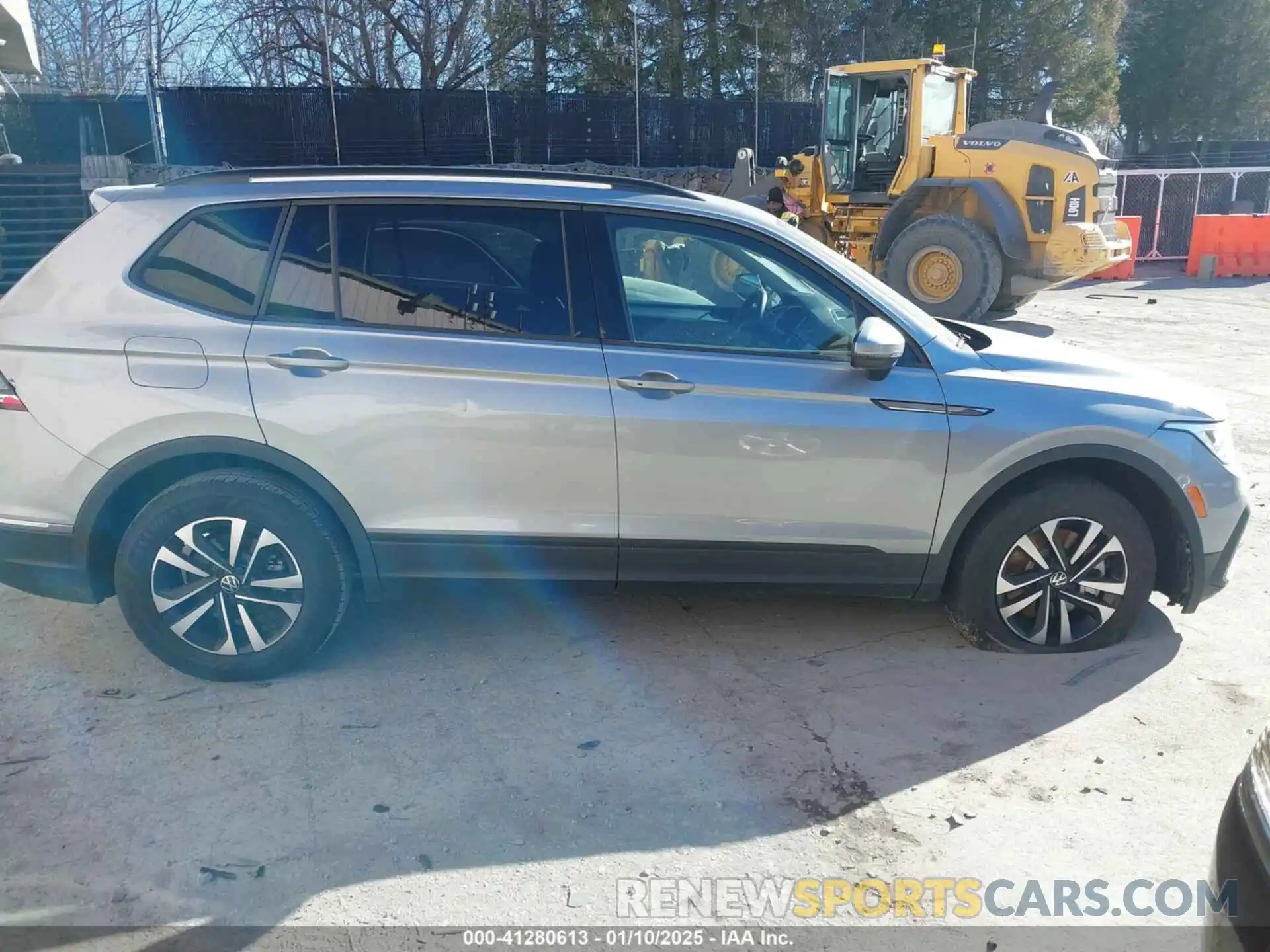 13 Photograph of a damaged car 3VVFB7AX3RM045163 VOLKSWAGEN TIGUAN 2024