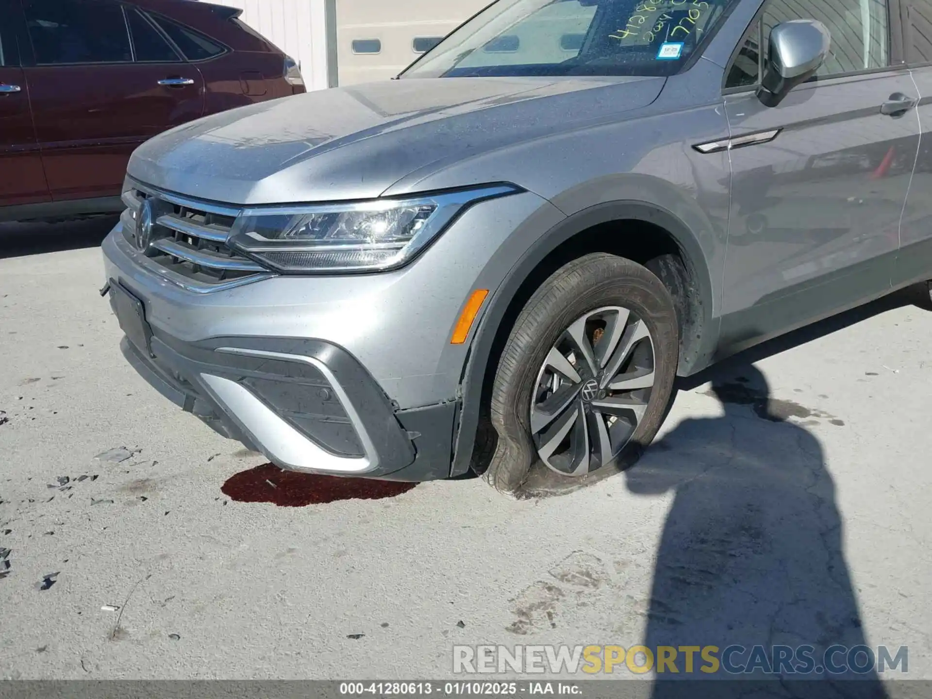 17 Photograph of a damaged car 3VVFB7AX3RM045163 VOLKSWAGEN TIGUAN 2024