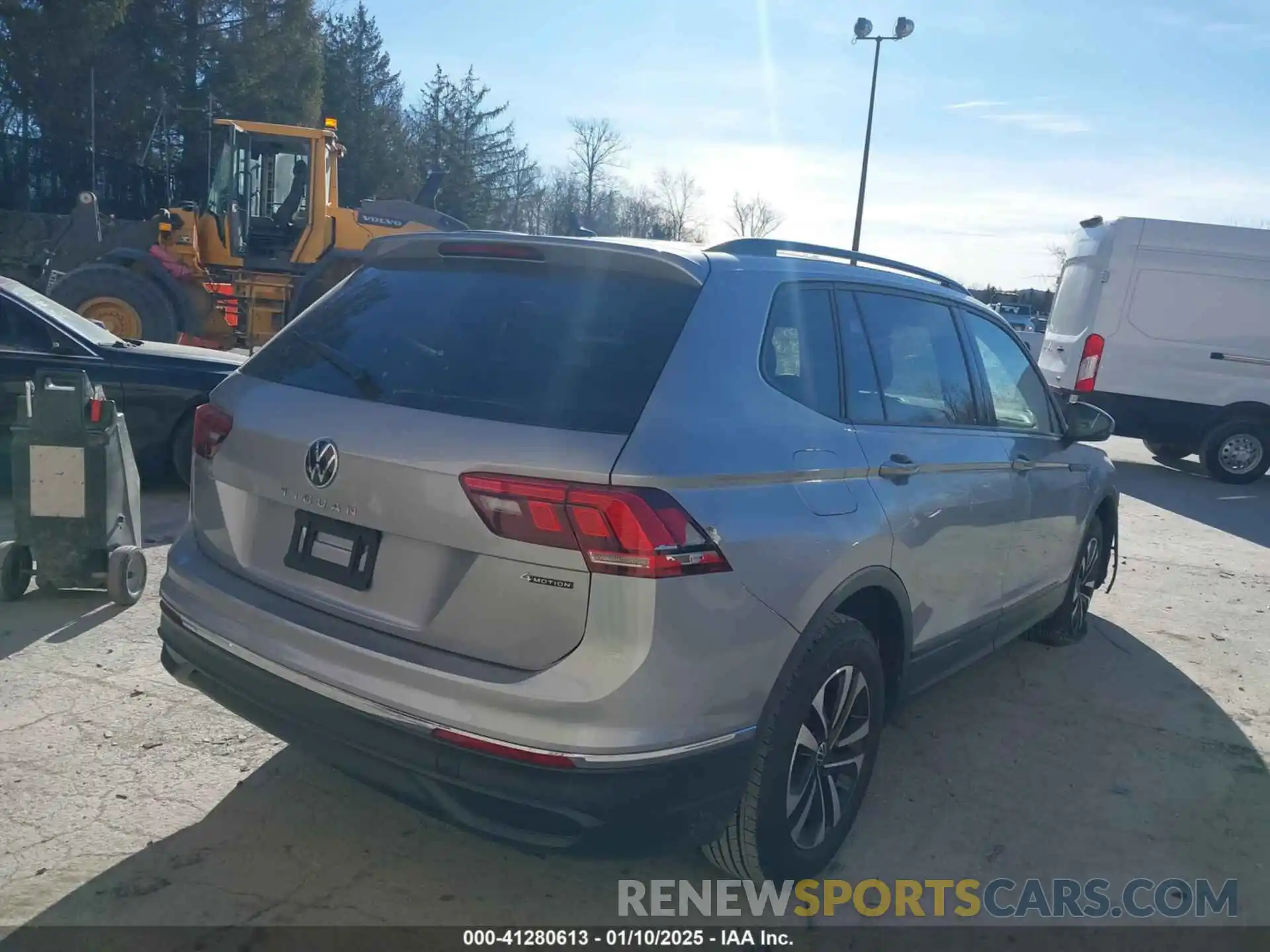 4 Photograph of a damaged car 3VVFB7AX3RM045163 VOLKSWAGEN TIGUAN 2024