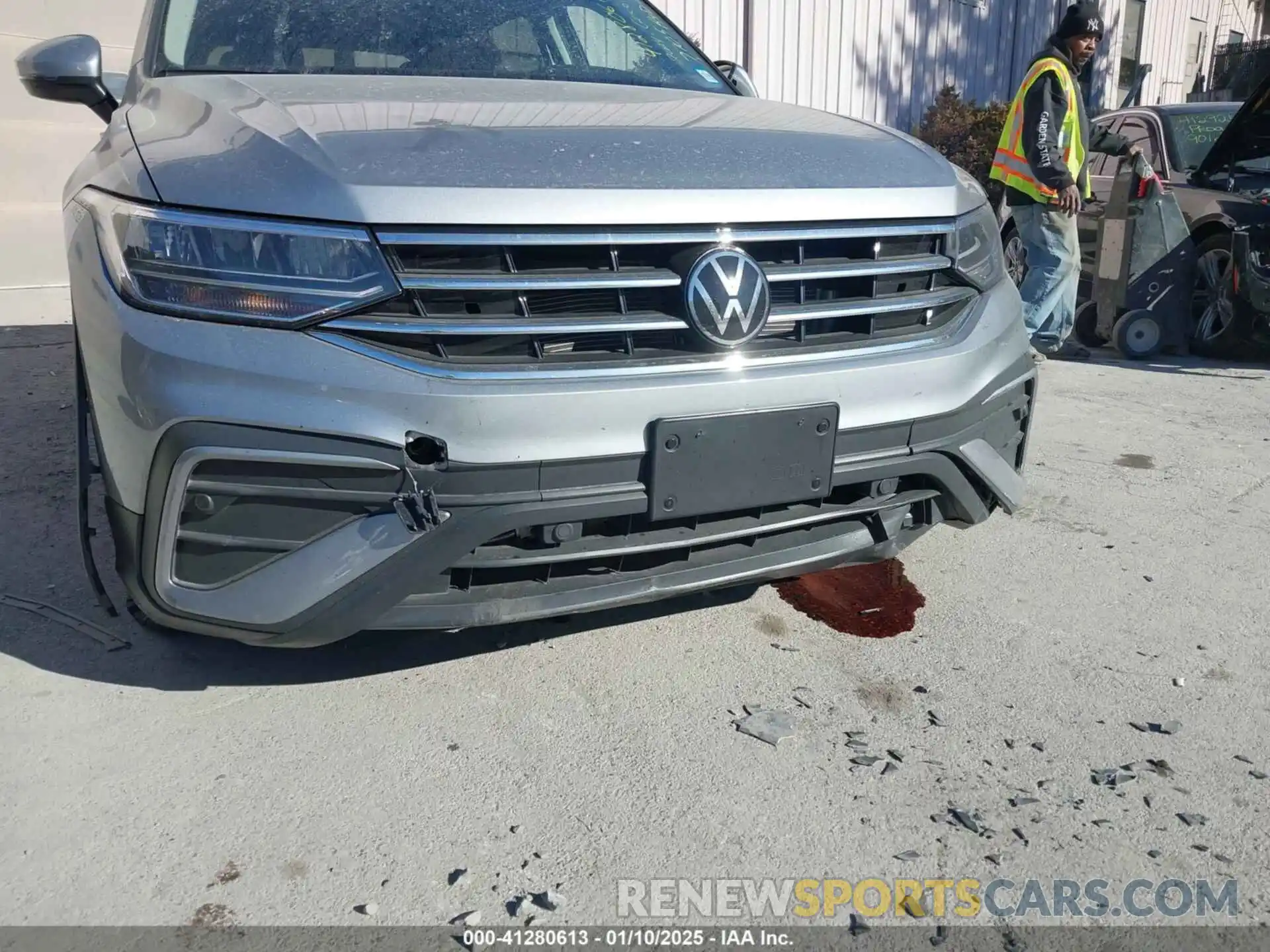 6 Photograph of a damaged car 3VVFB7AX3RM045163 VOLKSWAGEN TIGUAN 2024