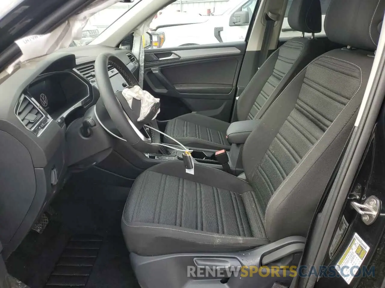 7 Photograph of a damaged car 3VVFB7AX9RM114972 VOLKSWAGEN TIGUAN 2024