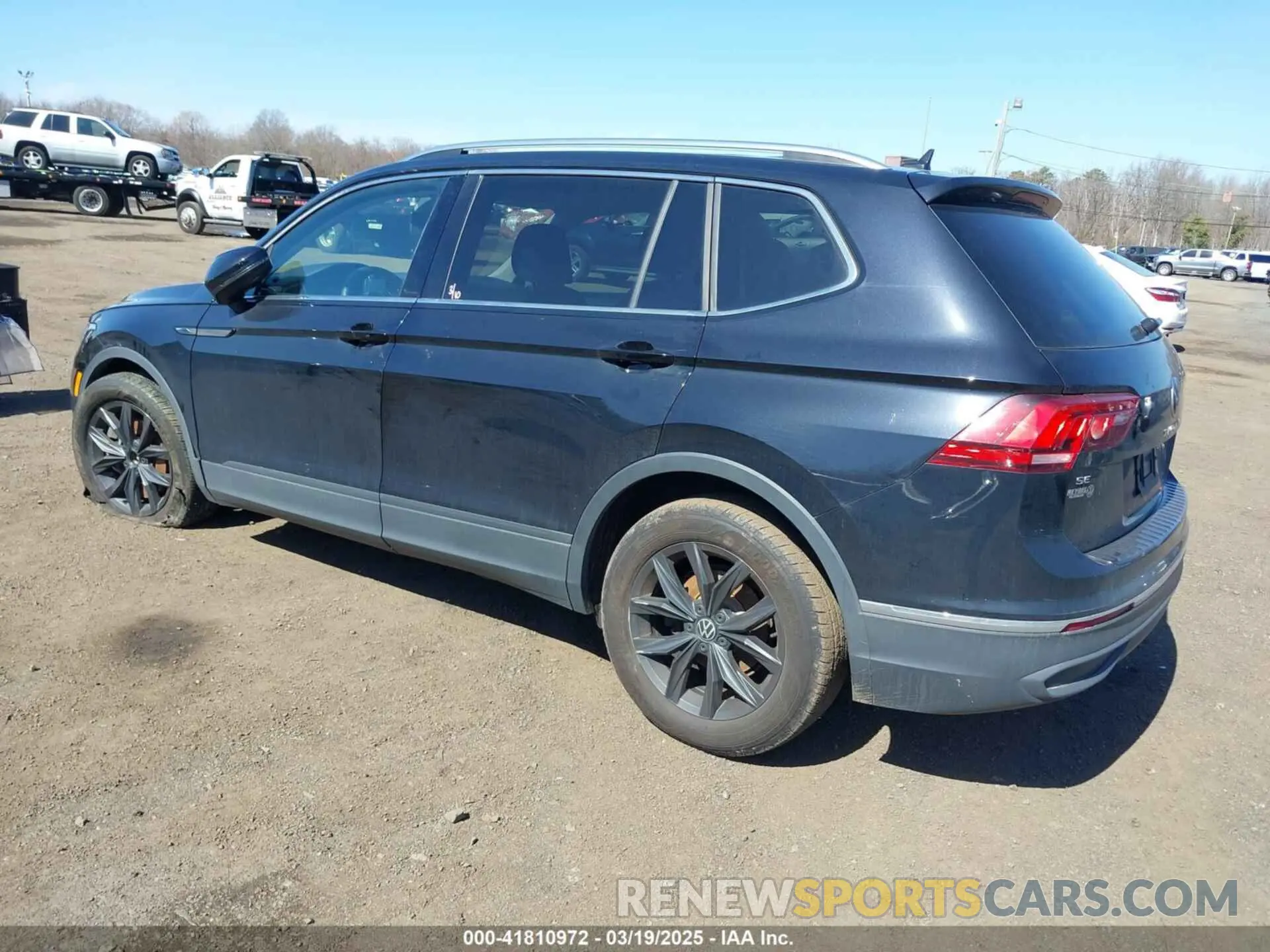 3 Photograph of a damaged car 3VVMB7AX0RM048335 VOLKSWAGEN TIGUAN 2024