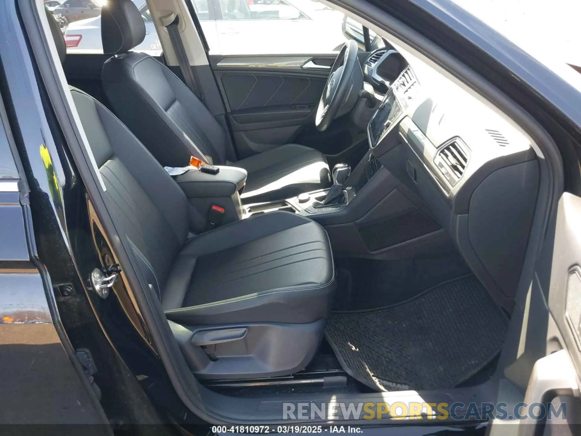 5 Photograph of a damaged car 3VVMB7AX0RM048335 VOLKSWAGEN TIGUAN 2024