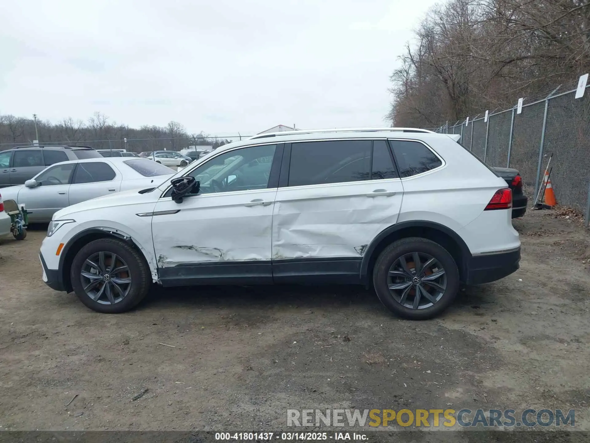 14 Photograph of a damaged car 3VVMB7AX1RM008684 VOLKSWAGEN TIGUAN 2024