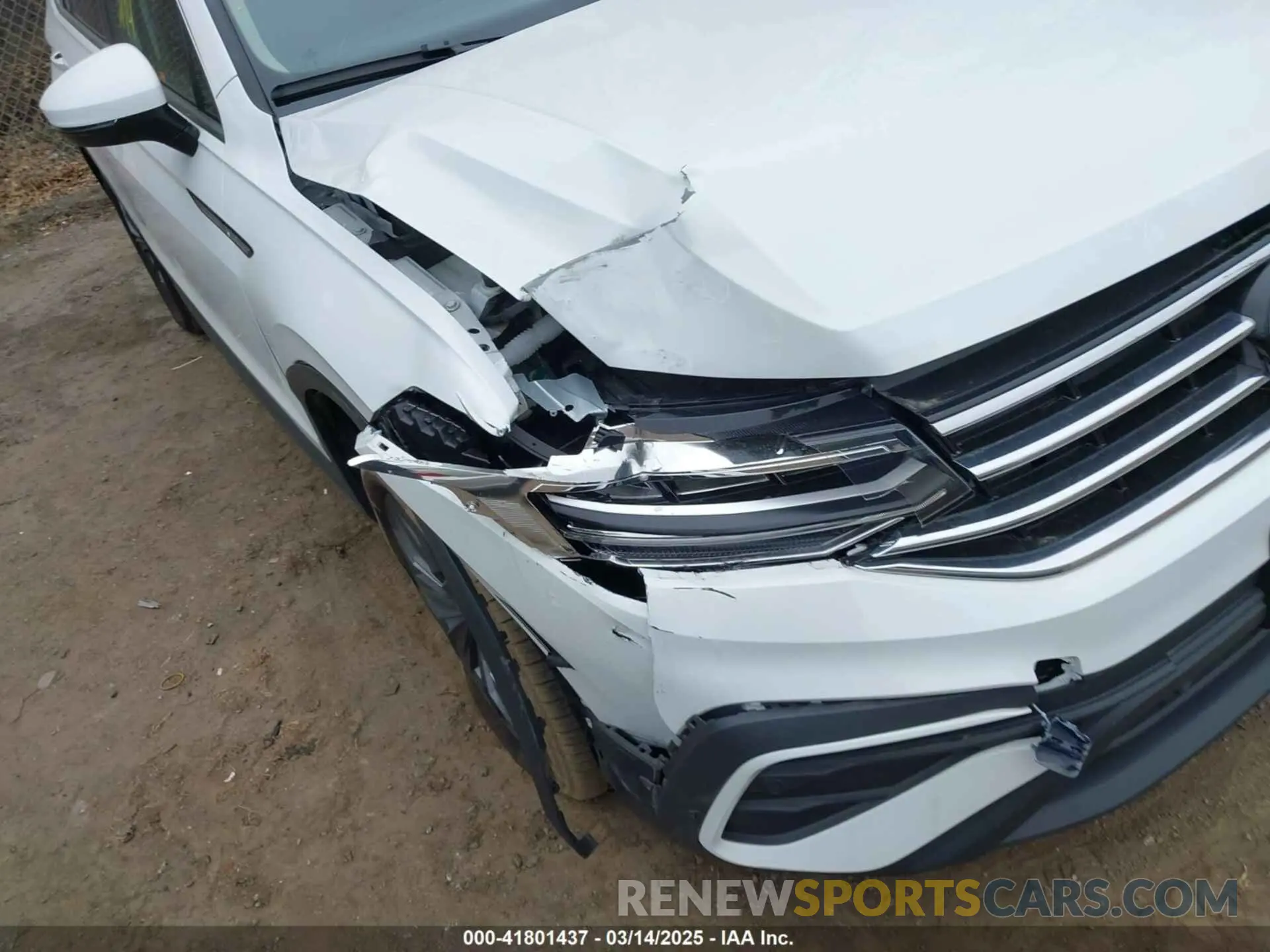 17 Photograph of a damaged car 3VVMB7AX1RM008684 VOLKSWAGEN TIGUAN 2024