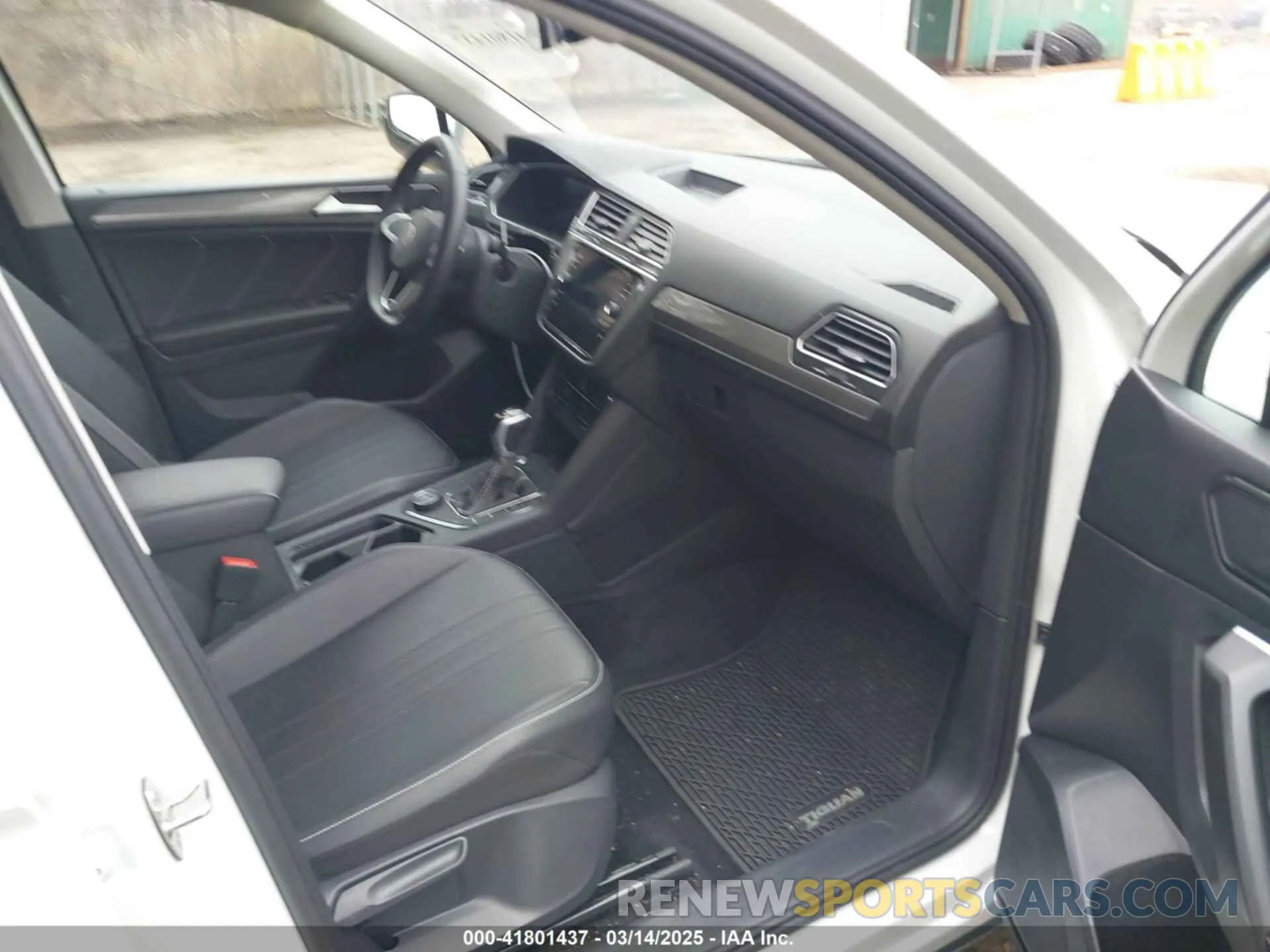 5 Photograph of a damaged car 3VVMB7AX1RM008684 VOLKSWAGEN TIGUAN 2024