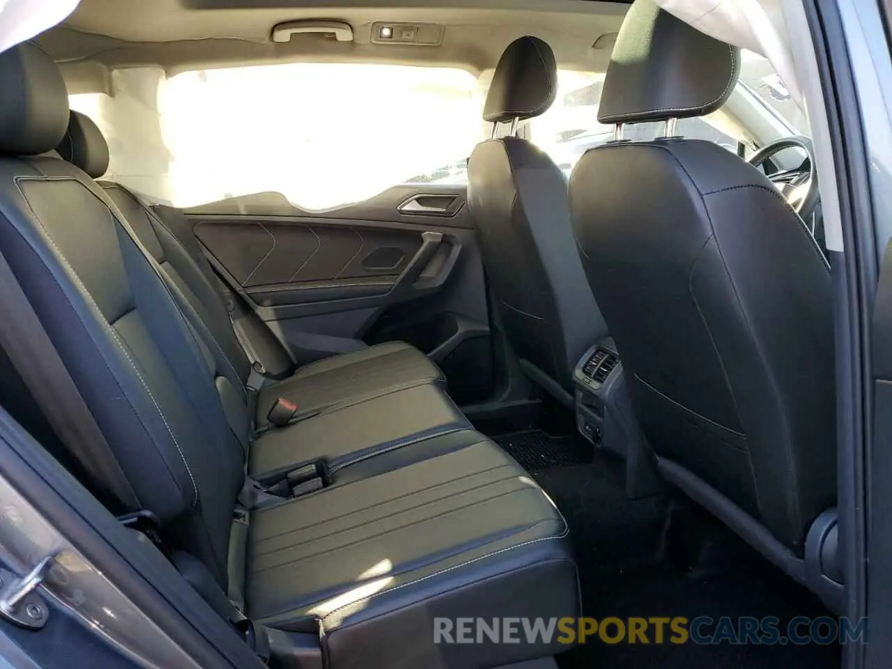 11 Photograph of a damaged car 3VVMB7AX1RM015554 VOLKSWAGEN TIGUAN 2024