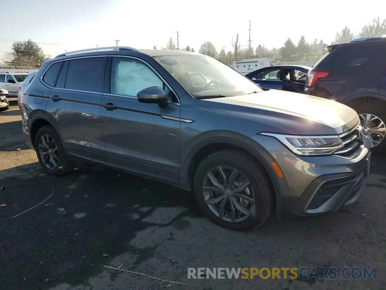 4 Photograph of a damaged car 3VVMB7AX1RM015554 VOLKSWAGEN TIGUAN 2024