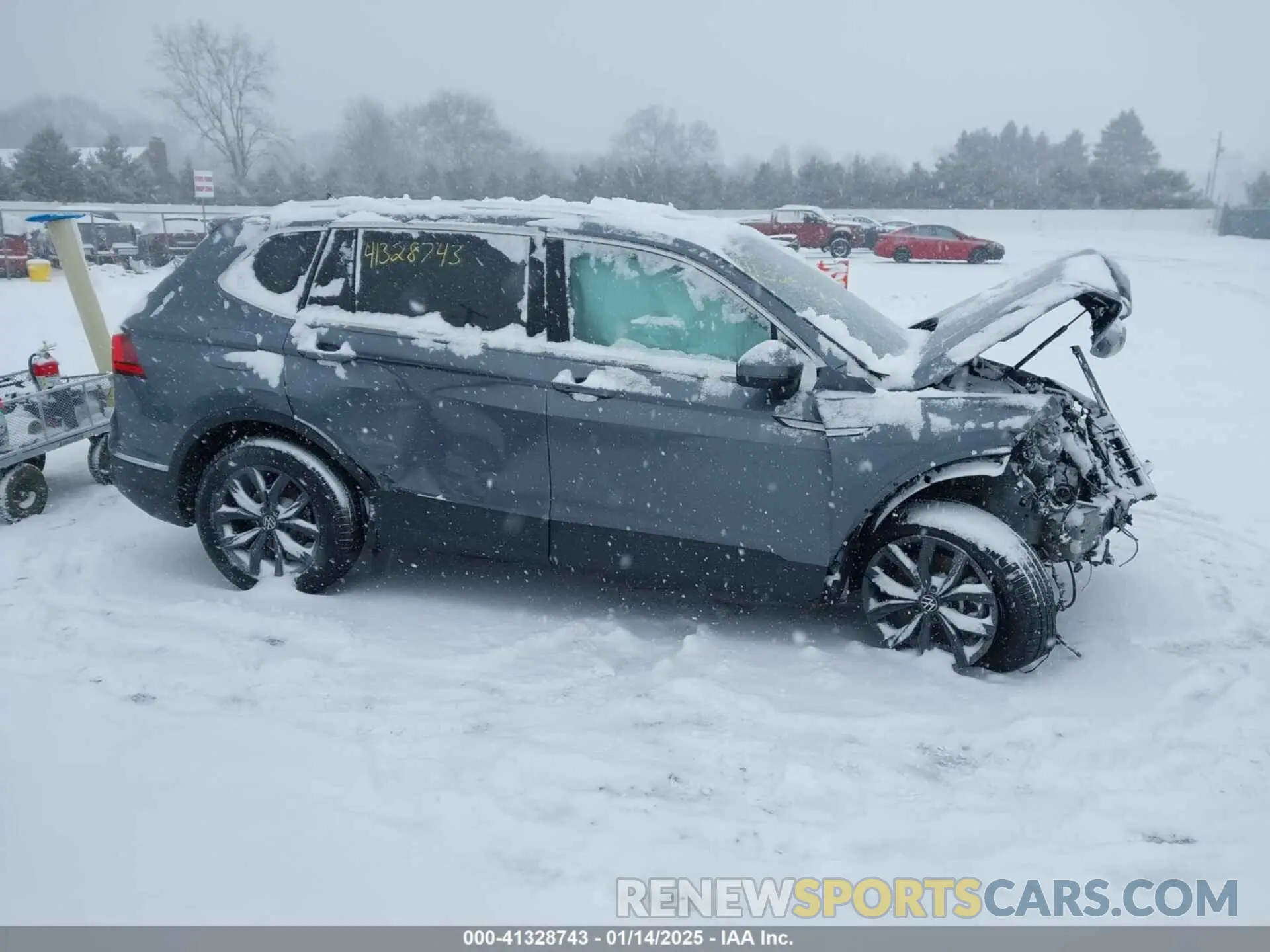 14 Photograph of a damaged car 3VVMB7AX2RM057165 VOLKSWAGEN TIGUAN 2024
