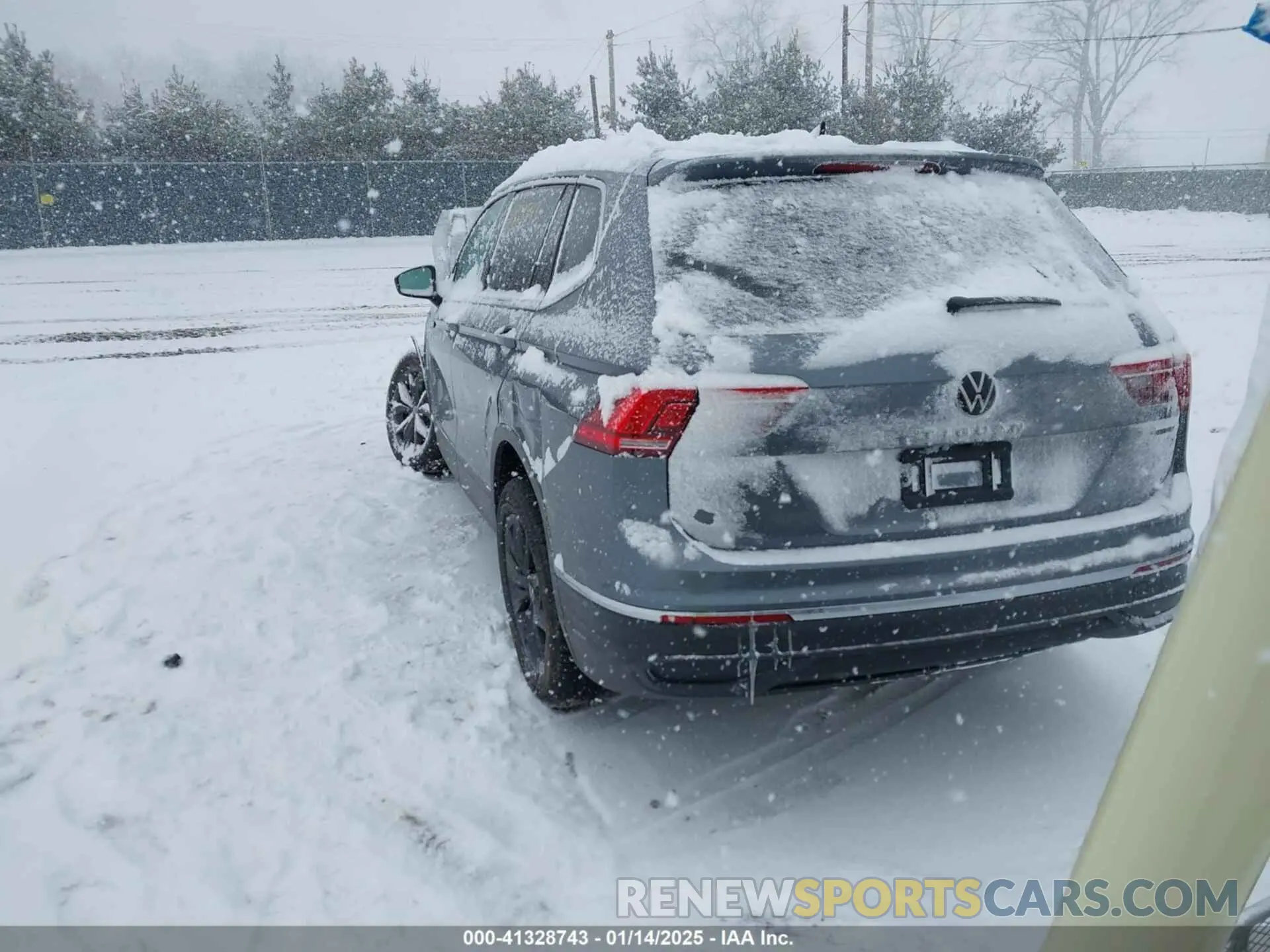 3 Photograph of a damaged car 3VVMB7AX2RM057165 VOLKSWAGEN TIGUAN 2024