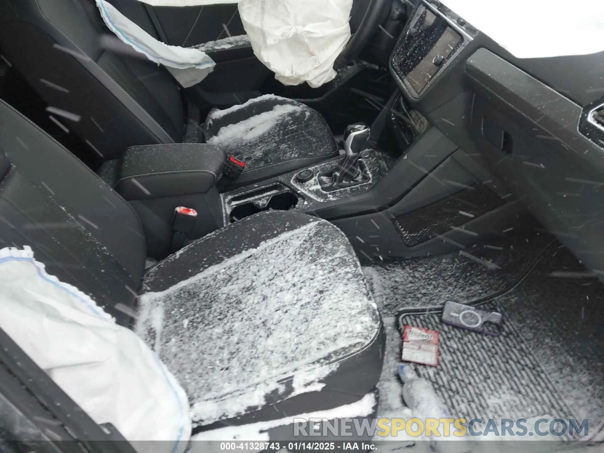 5 Photograph of a damaged car 3VVMB7AX2RM057165 VOLKSWAGEN TIGUAN 2024
