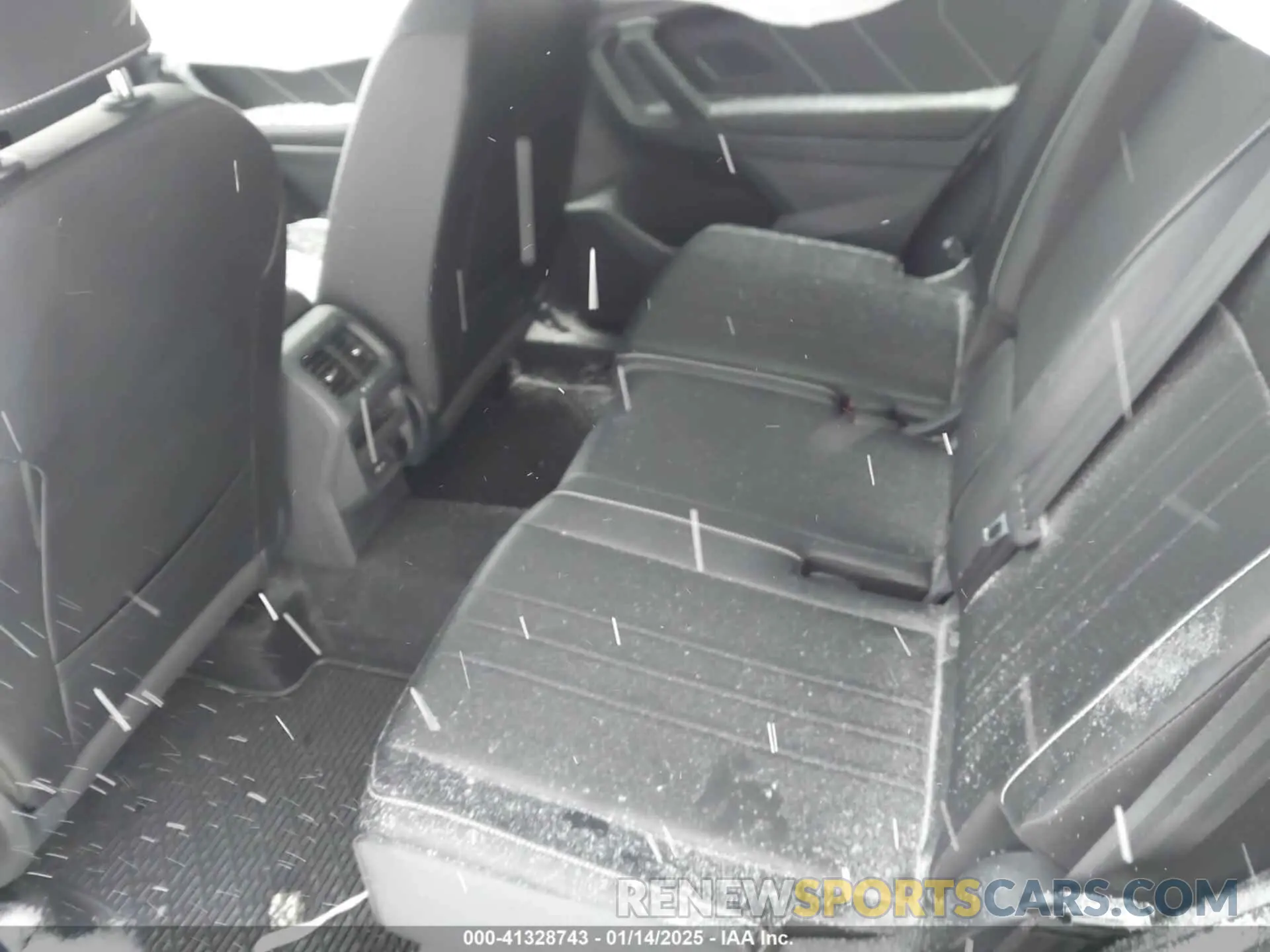 8 Photograph of a damaged car 3VVMB7AX2RM057165 VOLKSWAGEN TIGUAN 2024
