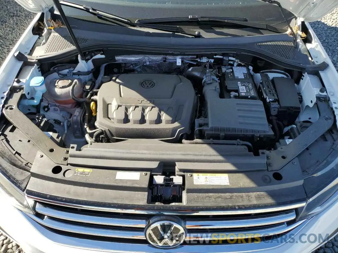 12 Photograph of a damaged car 3VVMB7AX2RM074130 VOLKSWAGEN TIGUAN 2024