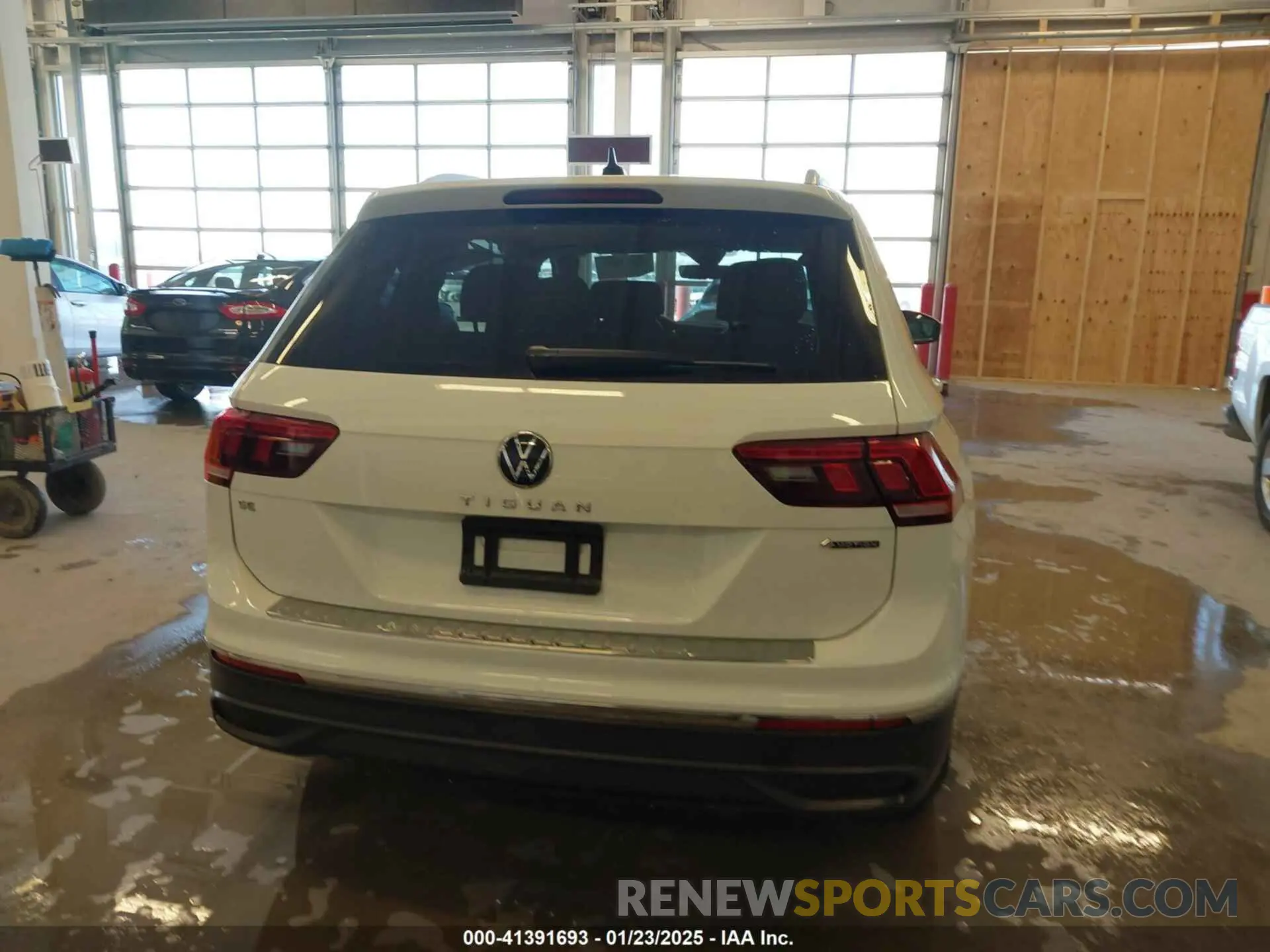 16 Photograph of a damaged car 3VVMB7AX3RM026247 VOLKSWAGEN TIGUAN 2024