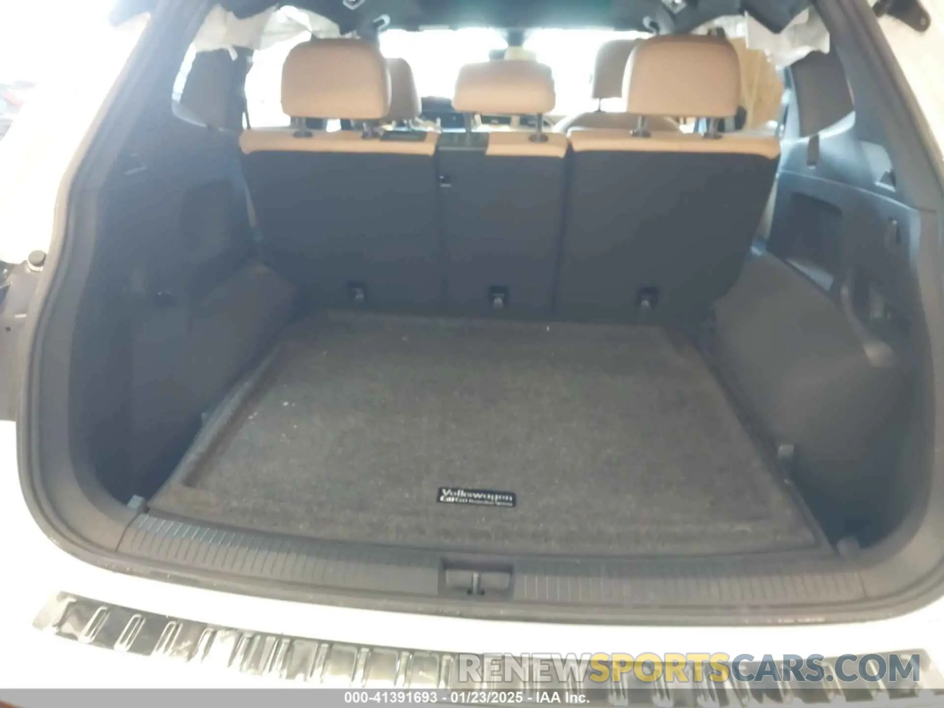 17 Photograph of a damaged car 3VVMB7AX3RM026247 VOLKSWAGEN TIGUAN 2024