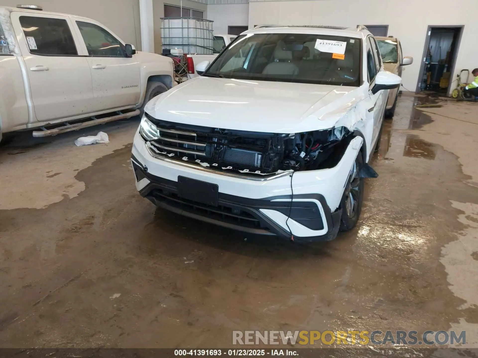 18 Photograph of a damaged car 3VVMB7AX3RM026247 VOLKSWAGEN TIGUAN 2024