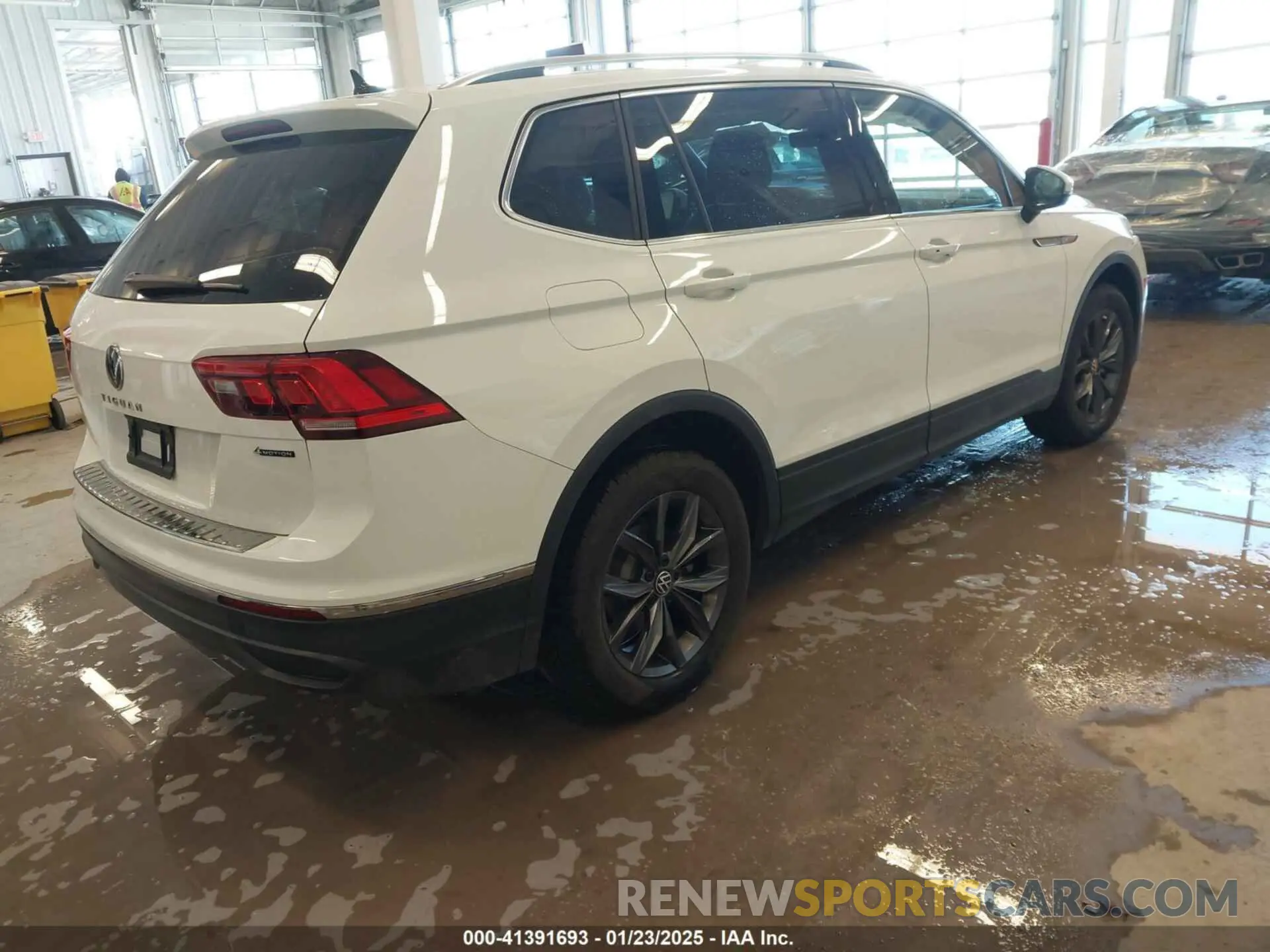 4 Photograph of a damaged car 3VVMB7AX3RM026247 VOLKSWAGEN TIGUAN 2024