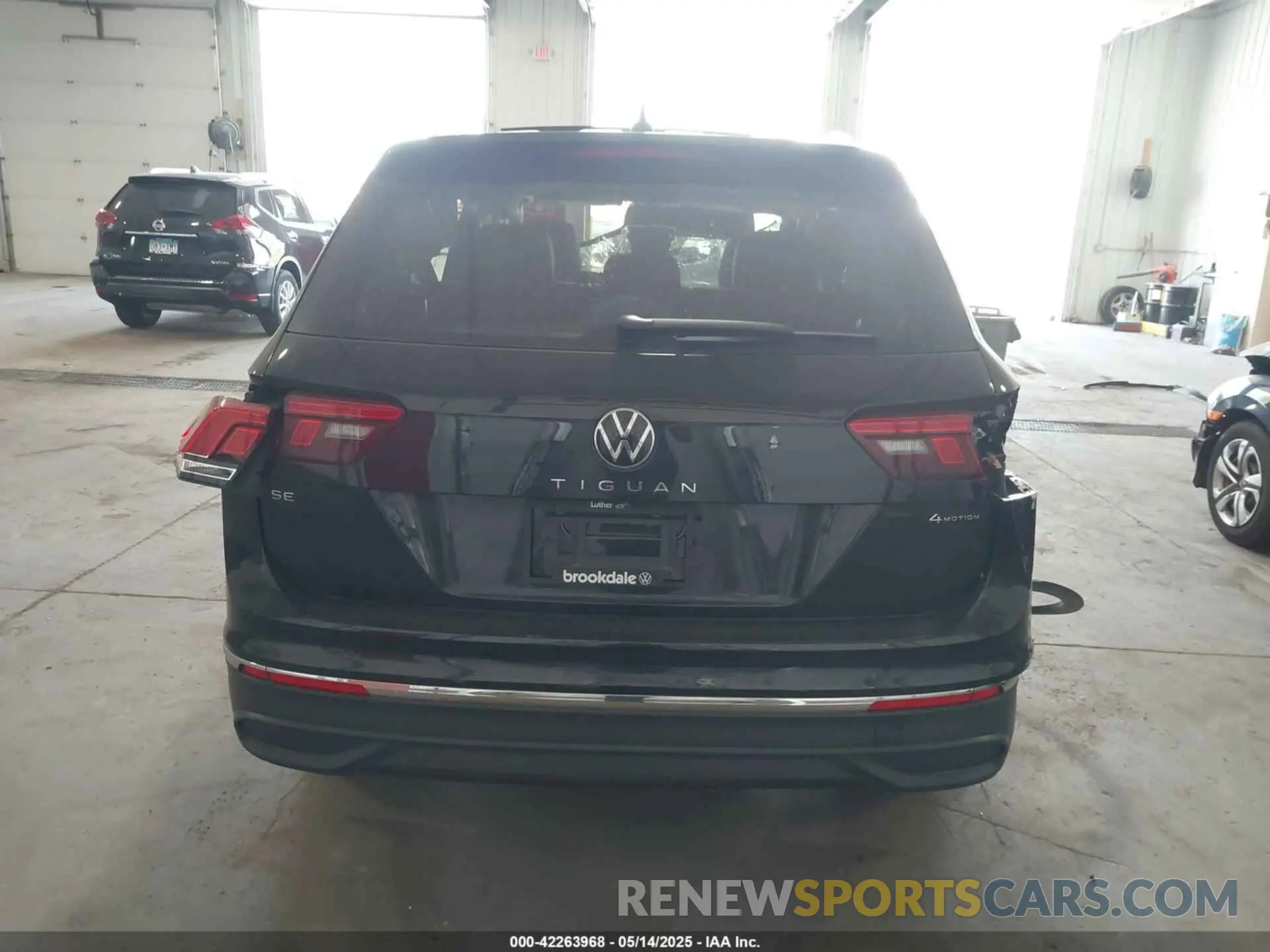 16 Photograph of a damaged car 3VVMB7AX3RM175693 VOLKSWAGEN TIGUAN 2024