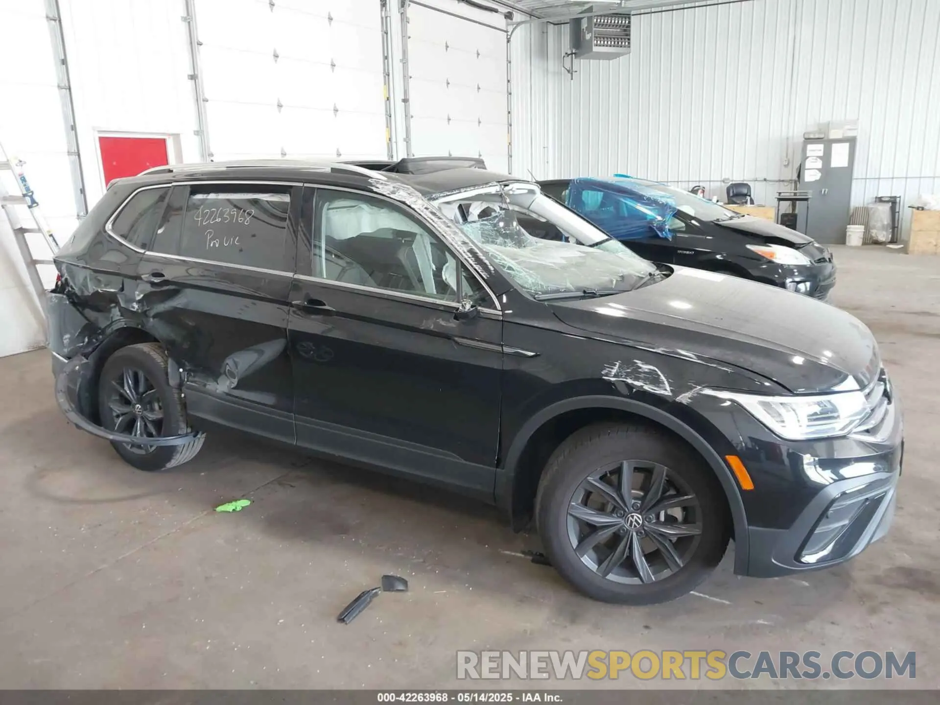 6 Photograph of a damaged car 3VVMB7AX3RM175693 VOLKSWAGEN TIGUAN 2024