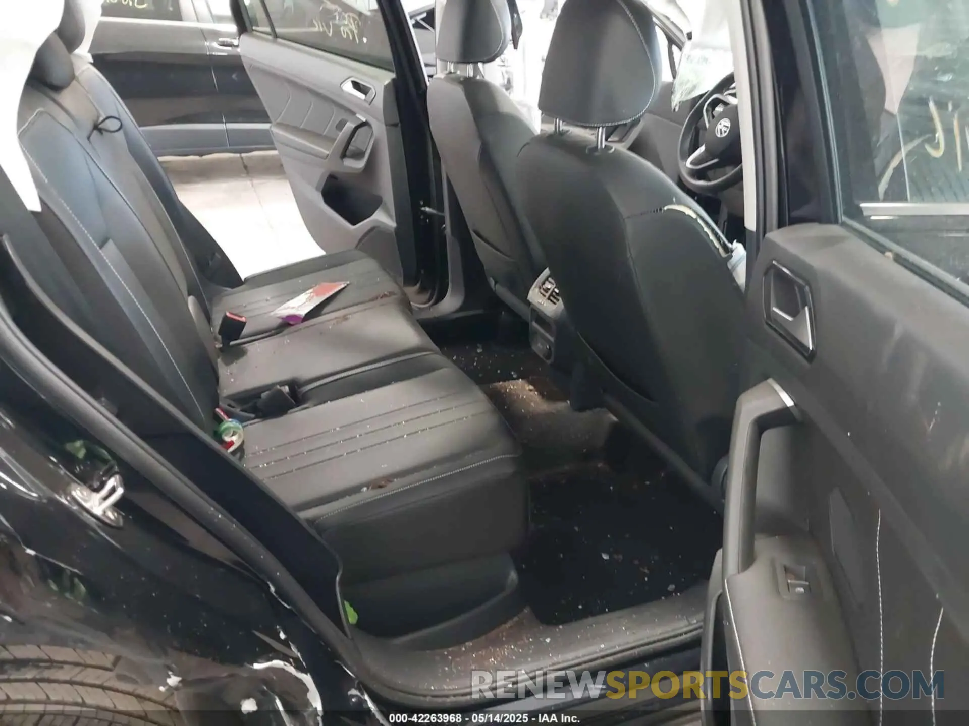 8 Photograph of a damaged car 3VVMB7AX3RM175693 VOLKSWAGEN TIGUAN 2024