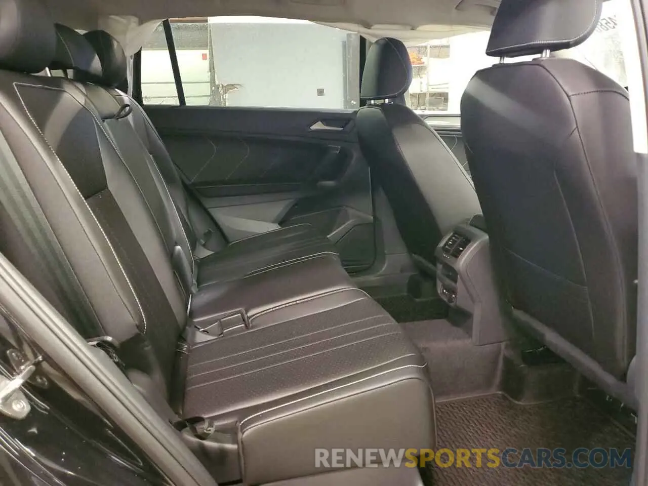 10 Photograph of a damaged car 3VVMB7AX3RM176245 VOLKSWAGEN TIGUAN 2024