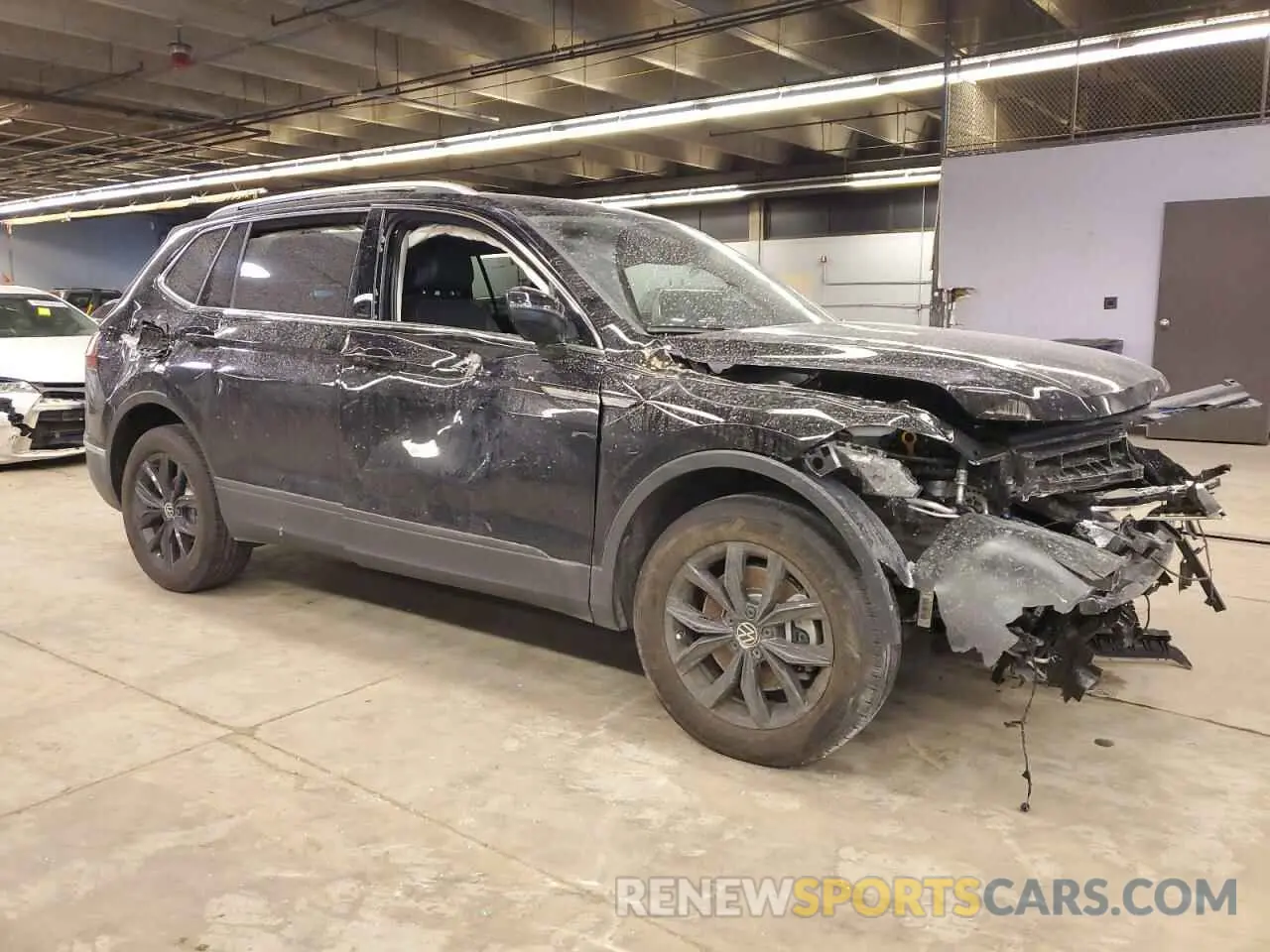 4 Photograph of a damaged car 3VVMB7AX3RM176245 VOLKSWAGEN TIGUAN 2024