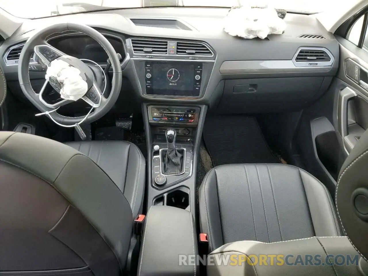 8 Photograph of a damaged car 3VVMB7AX4RM059158 VOLKSWAGEN TIGUAN 2024