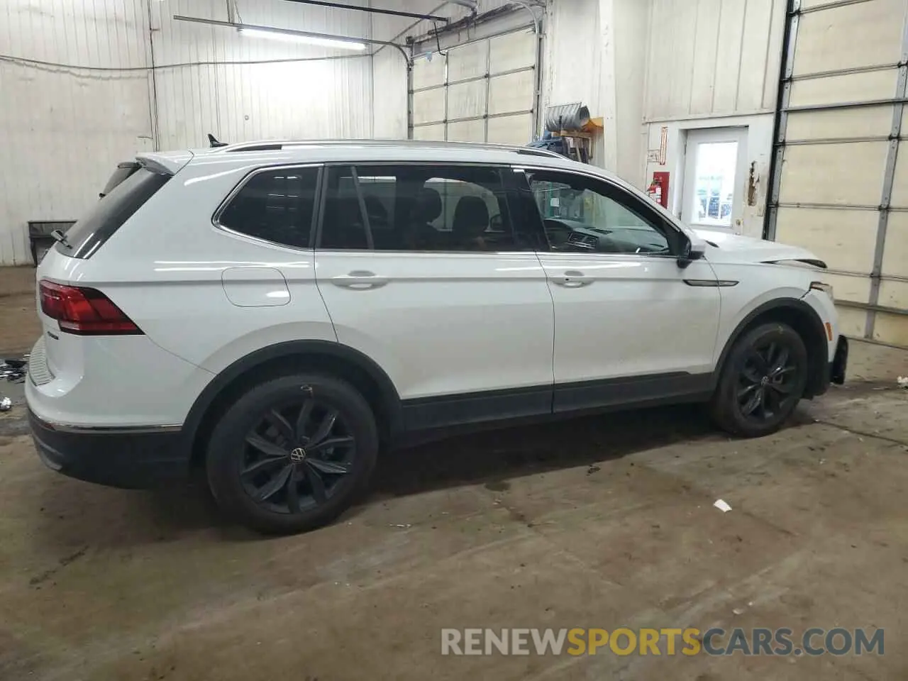 3 Photograph of a damaged car 3VVMB7AX4RM109850 VOLKSWAGEN TIGUAN 2024