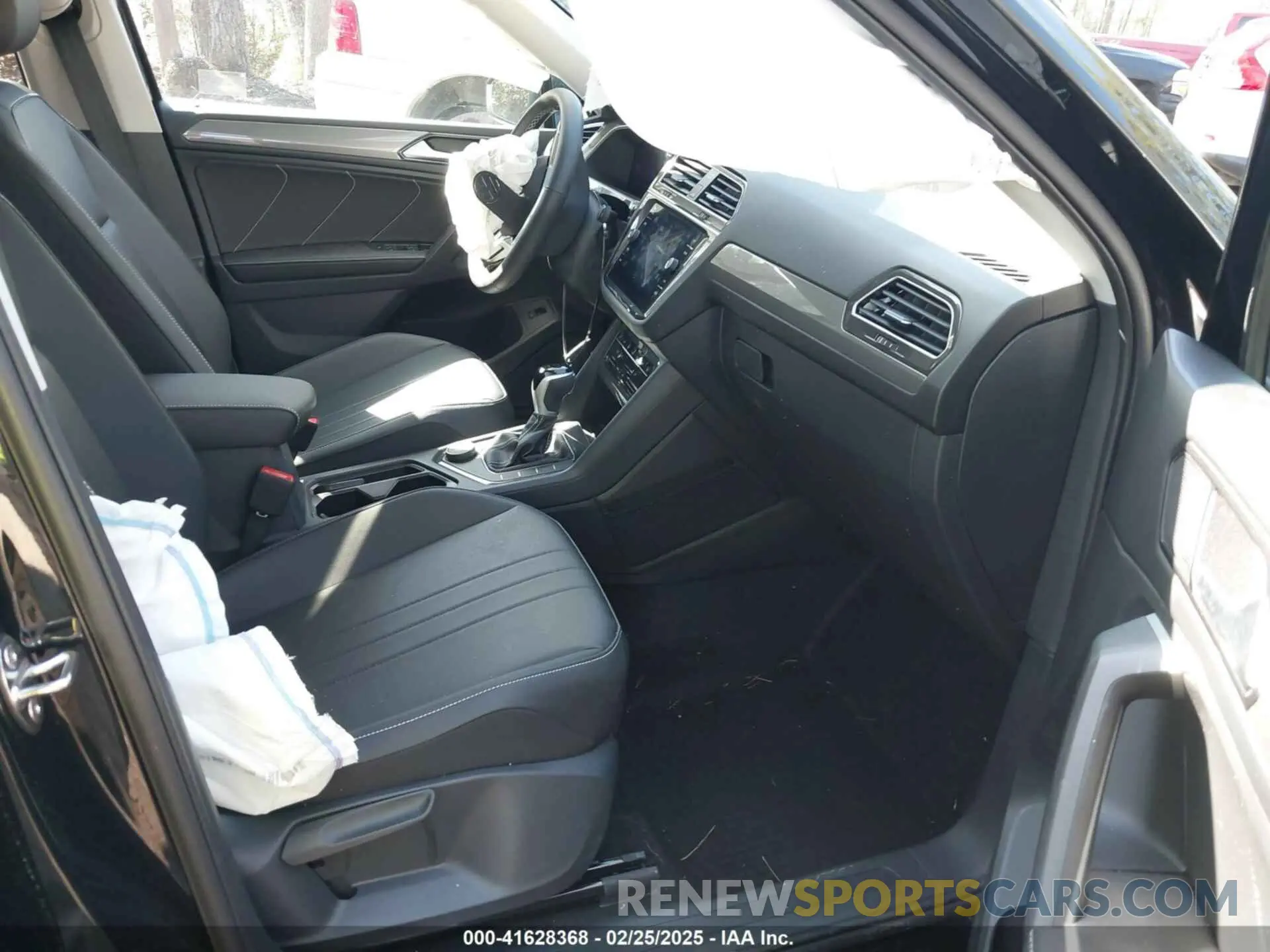 5 Photograph of a damaged car 3VVMB7AX4RM179462 VOLKSWAGEN TIGUAN 2024