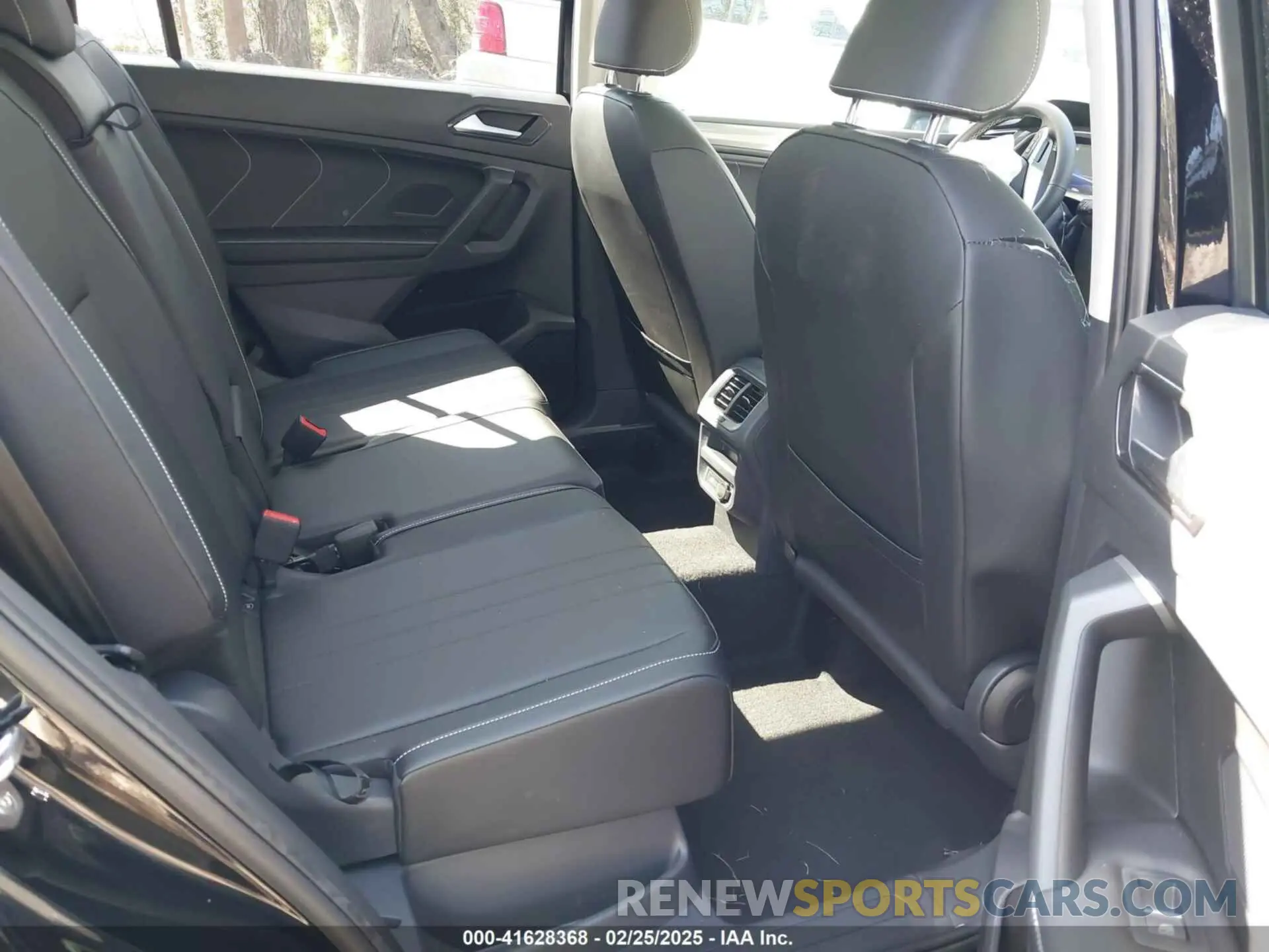 8 Photograph of a damaged car 3VVMB7AX4RM179462 VOLKSWAGEN TIGUAN 2024