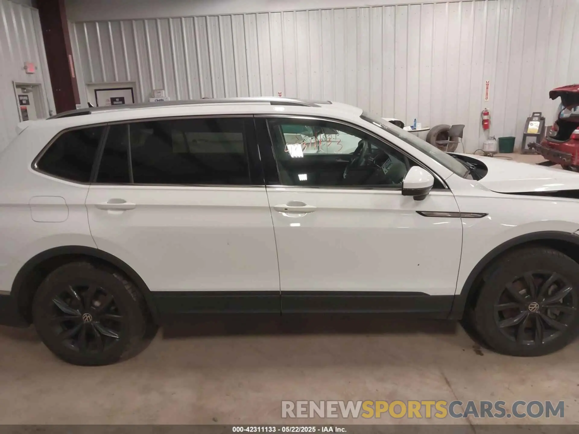 13 Photograph of a damaged car 3VVMB7AX6RM135219 VOLKSWAGEN TIGUAN 2024
