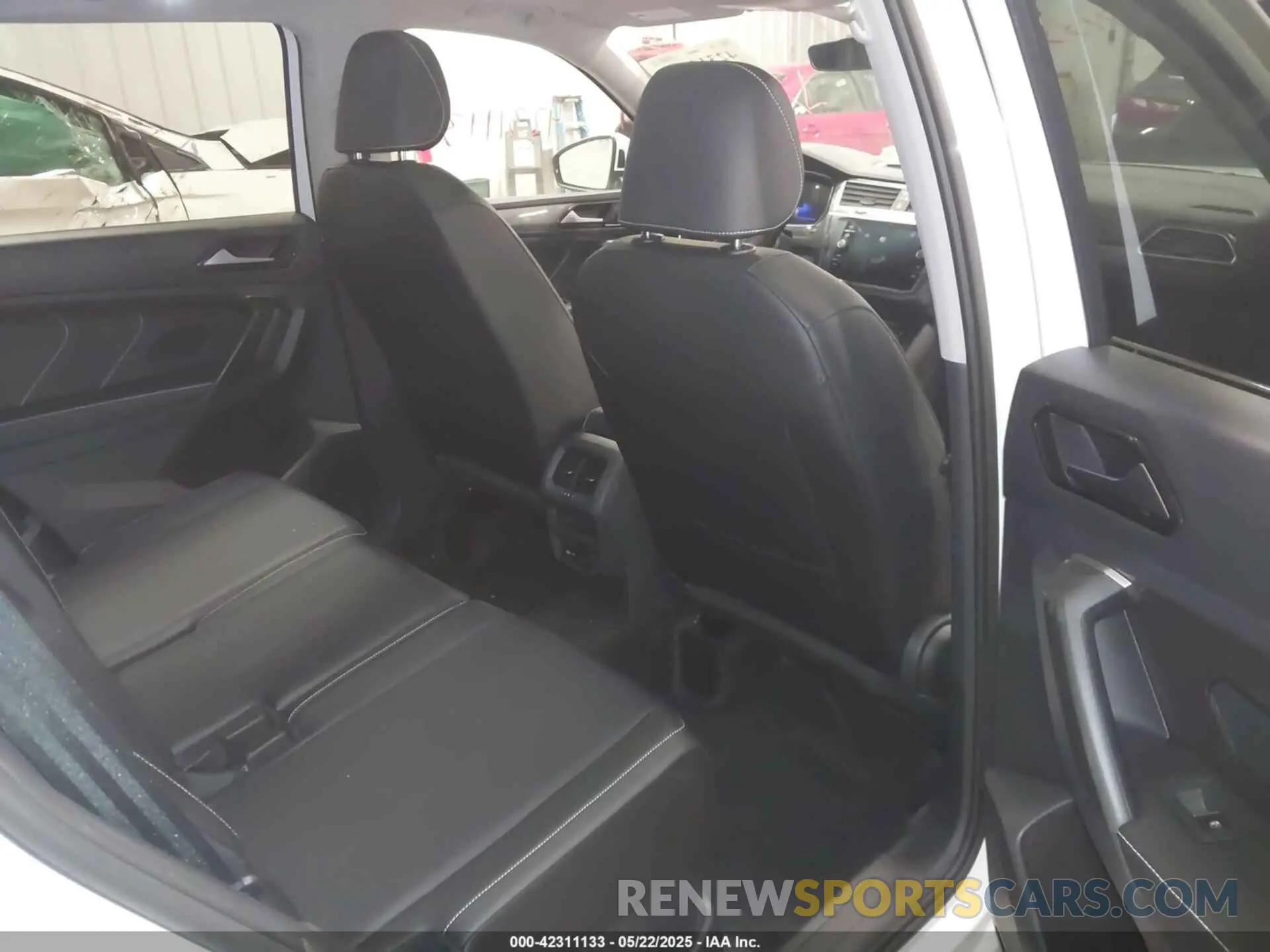 8 Photograph of a damaged car 3VVMB7AX6RM135219 VOLKSWAGEN TIGUAN 2024