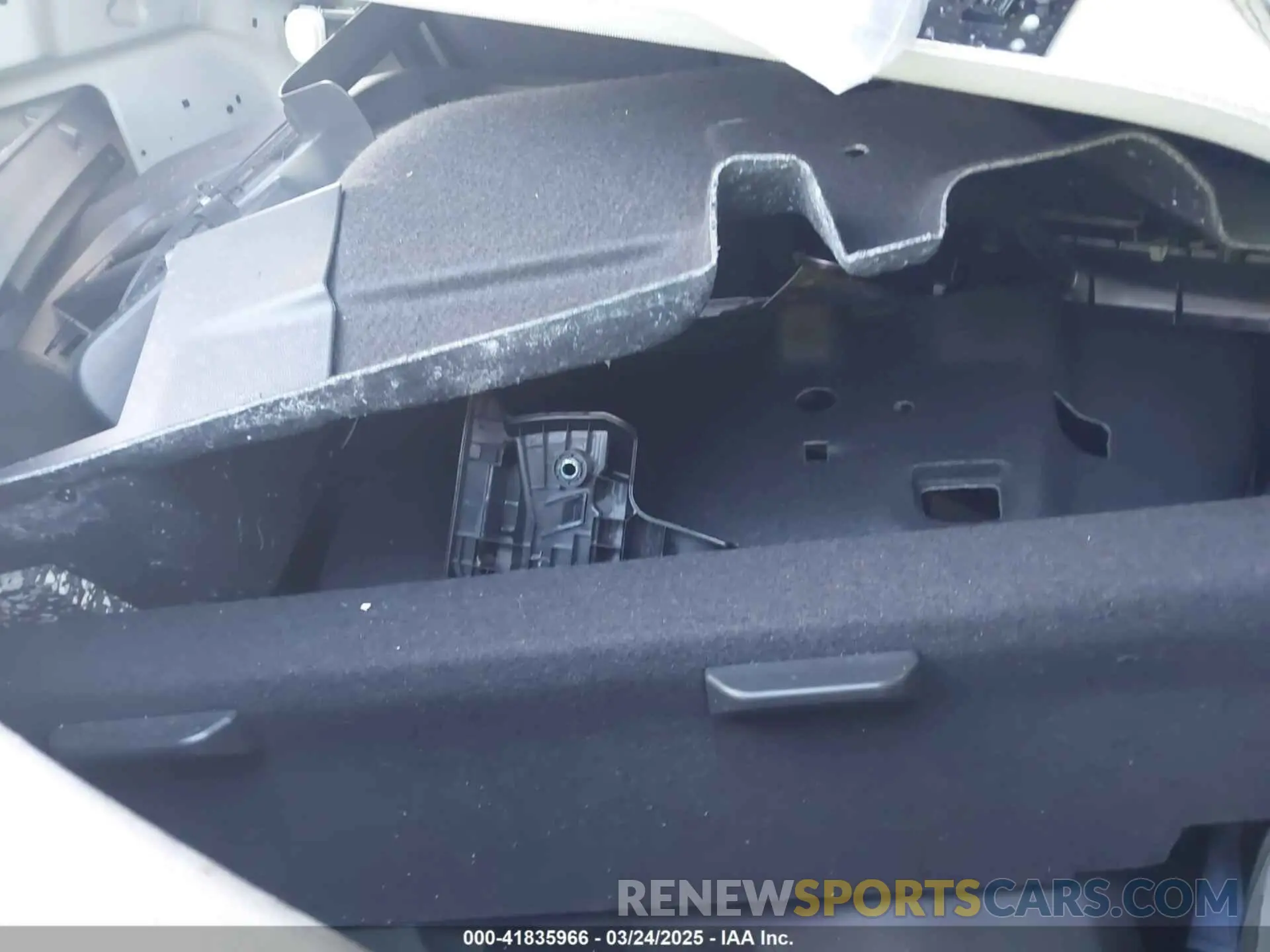 12 Photograph of a damaged car 3VVMB7AX6RM176241 VOLKSWAGEN TIGUAN 2024