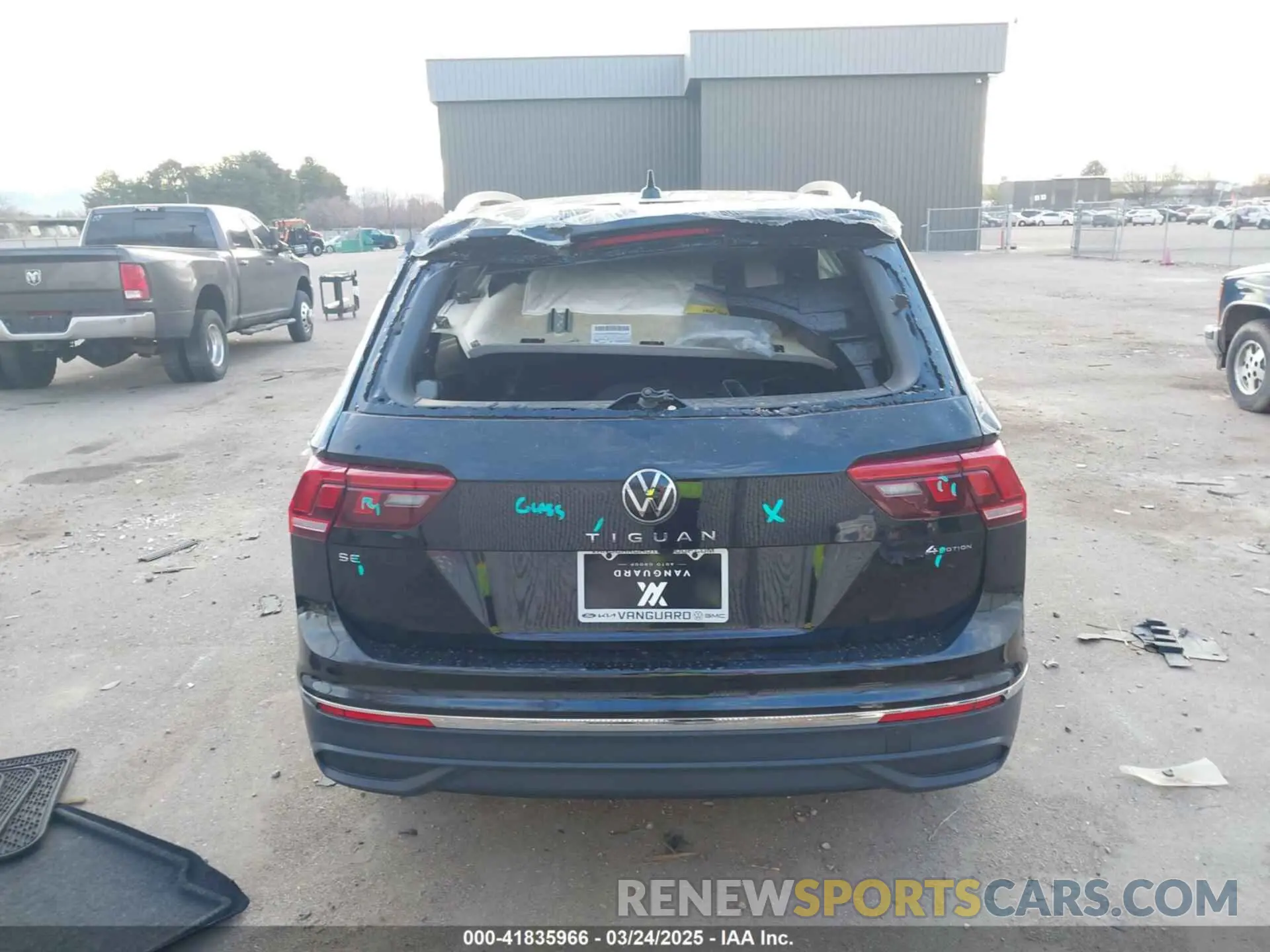 17 Photograph of a damaged car 3VVMB7AX6RM176241 VOLKSWAGEN TIGUAN 2024