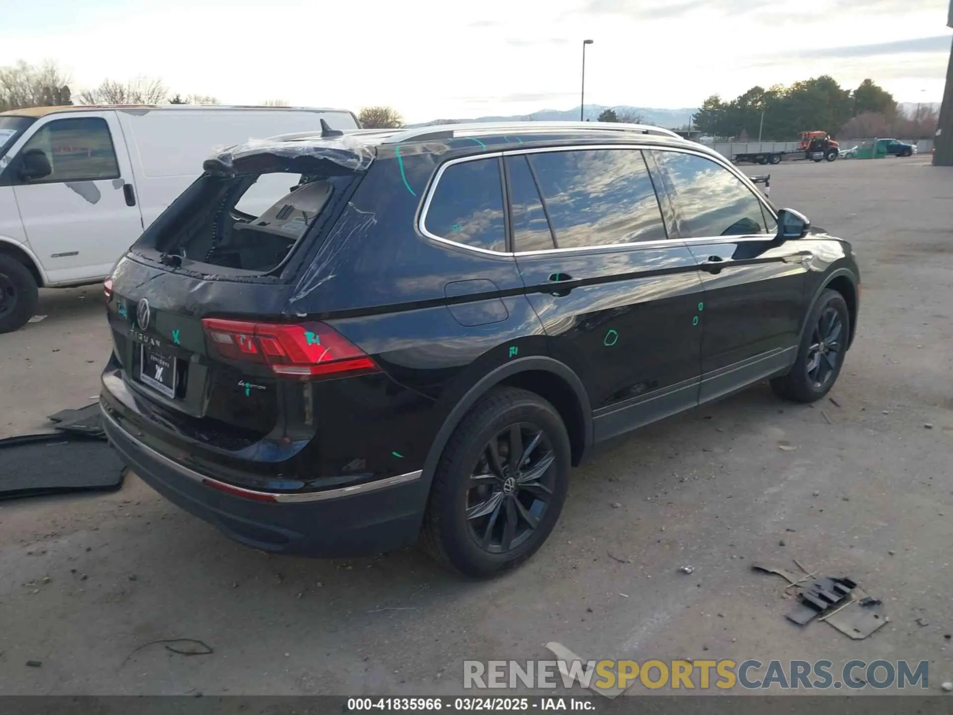 4 Photograph of a damaged car 3VVMB7AX6RM176241 VOLKSWAGEN TIGUAN 2024