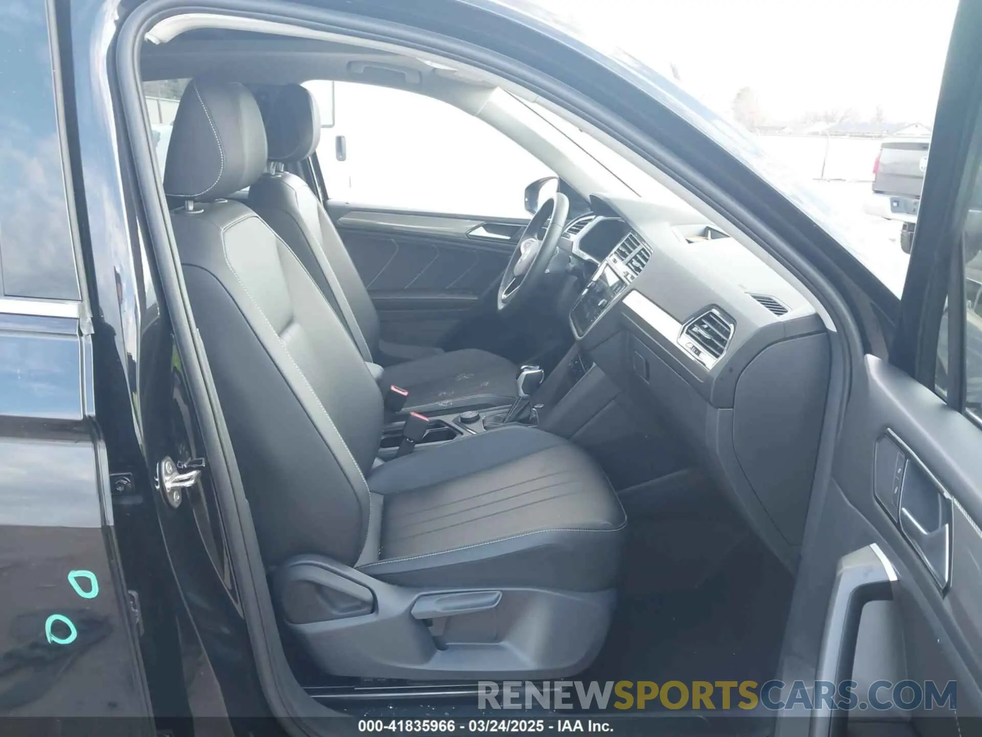 5 Photograph of a damaged car 3VVMB7AX6RM176241 VOLKSWAGEN TIGUAN 2024