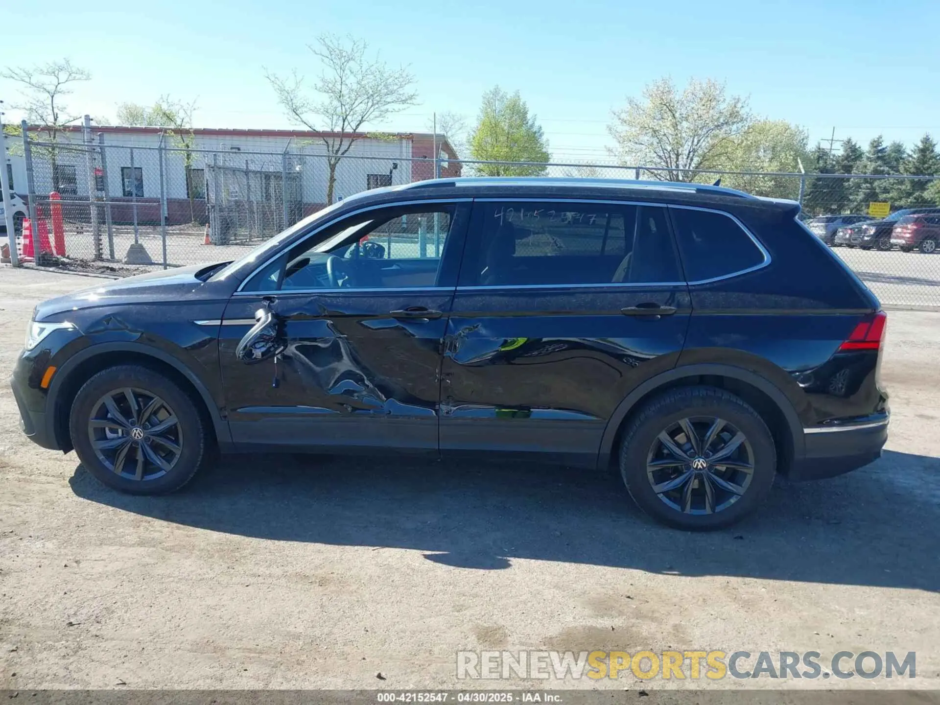 14 Photograph of a damaged car 3VVMB7AX7RM042855 VOLKSWAGEN TIGUAN 2024