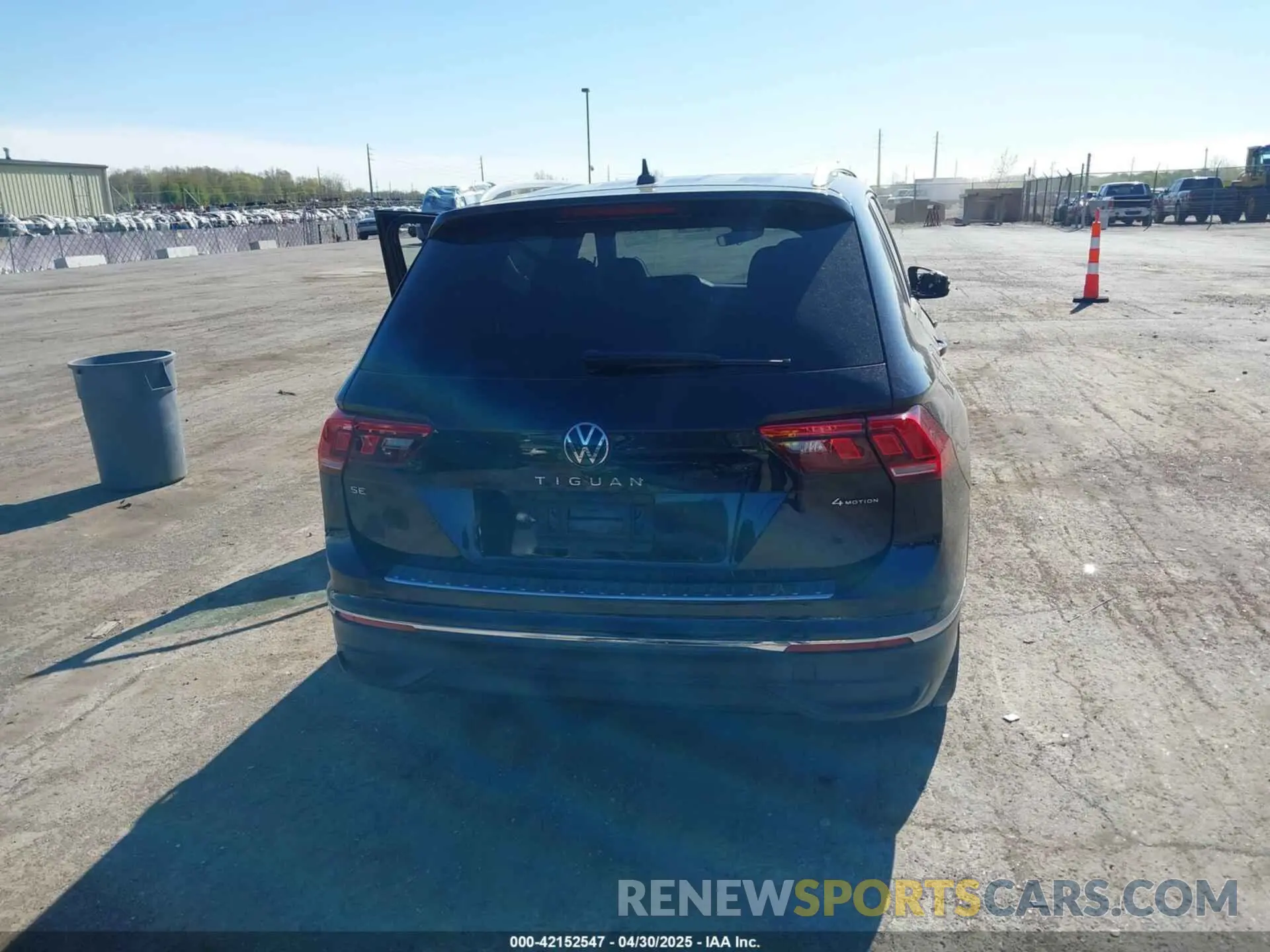 16 Photograph of a damaged car 3VVMB7AX7RM042855 VOLKSWAGEN TIGUAN 2024