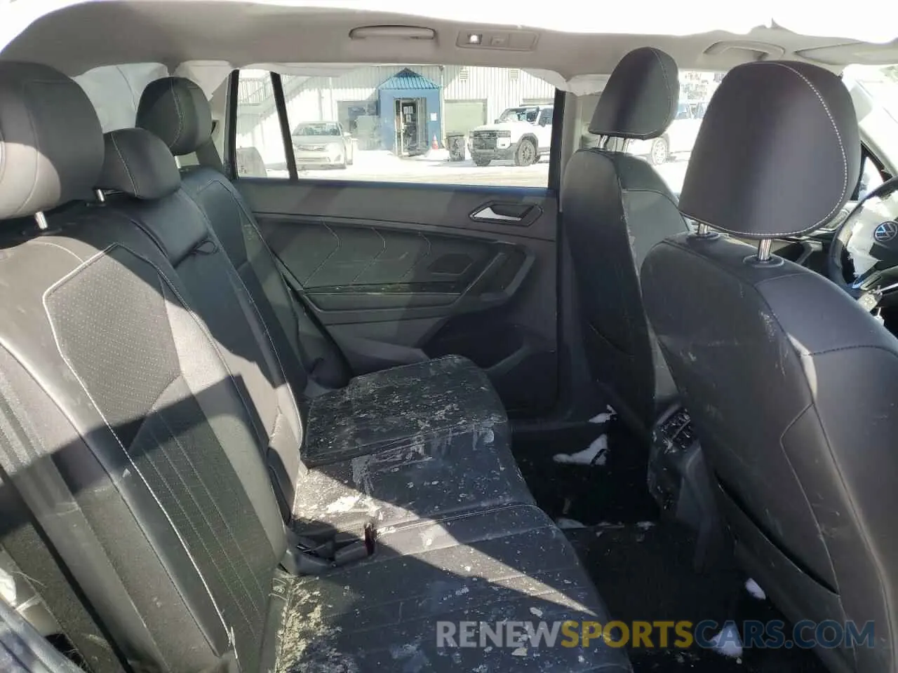 10 Photograph of a damaged car 3VVMB7AX7RM051846 VOLKSWAGEN TIGUAN 2024
