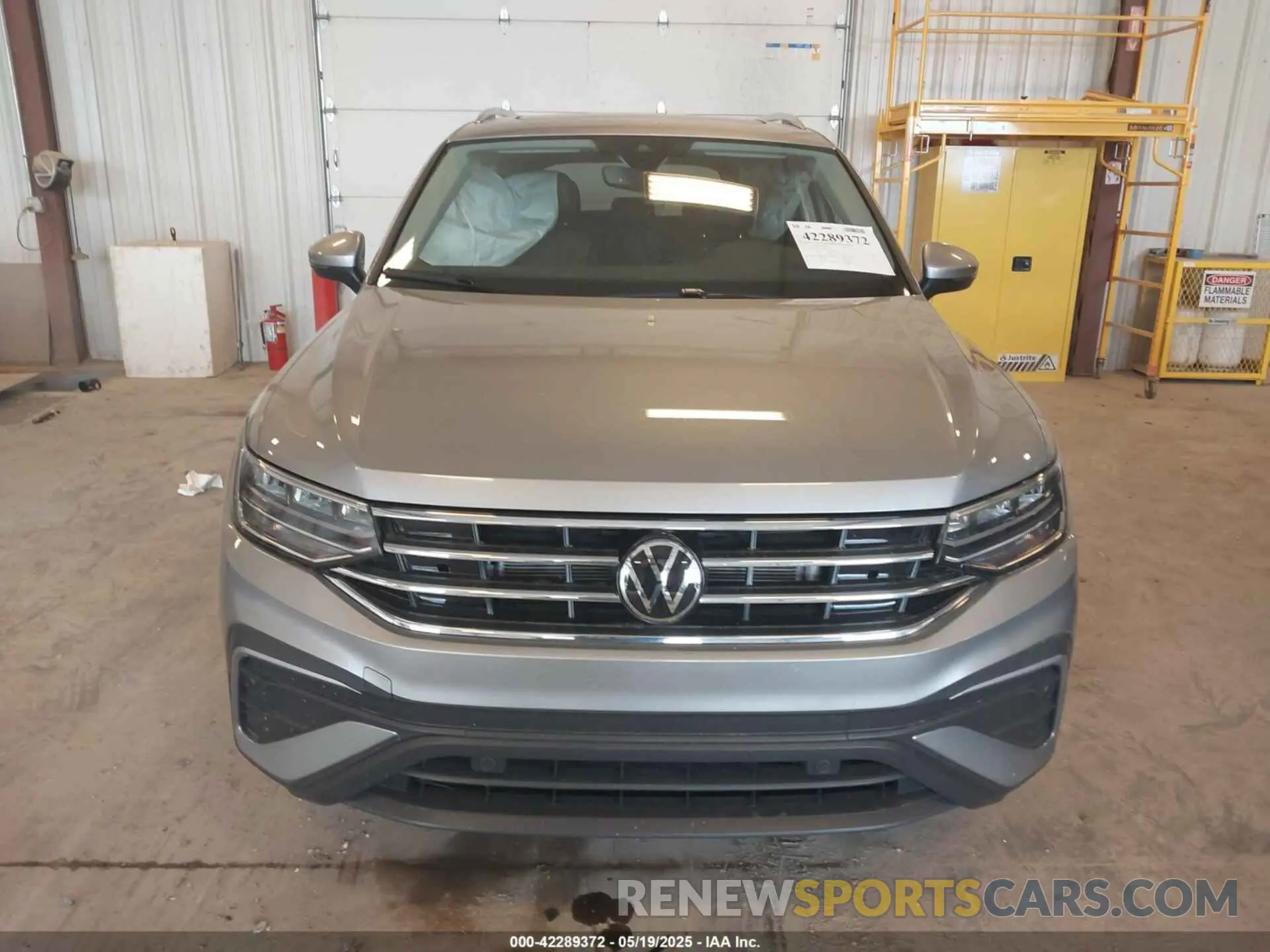 12 Photograph of a damaged car 3VVMB7AX7RM168679 VOLKSWAGEN TIGUAN 2024