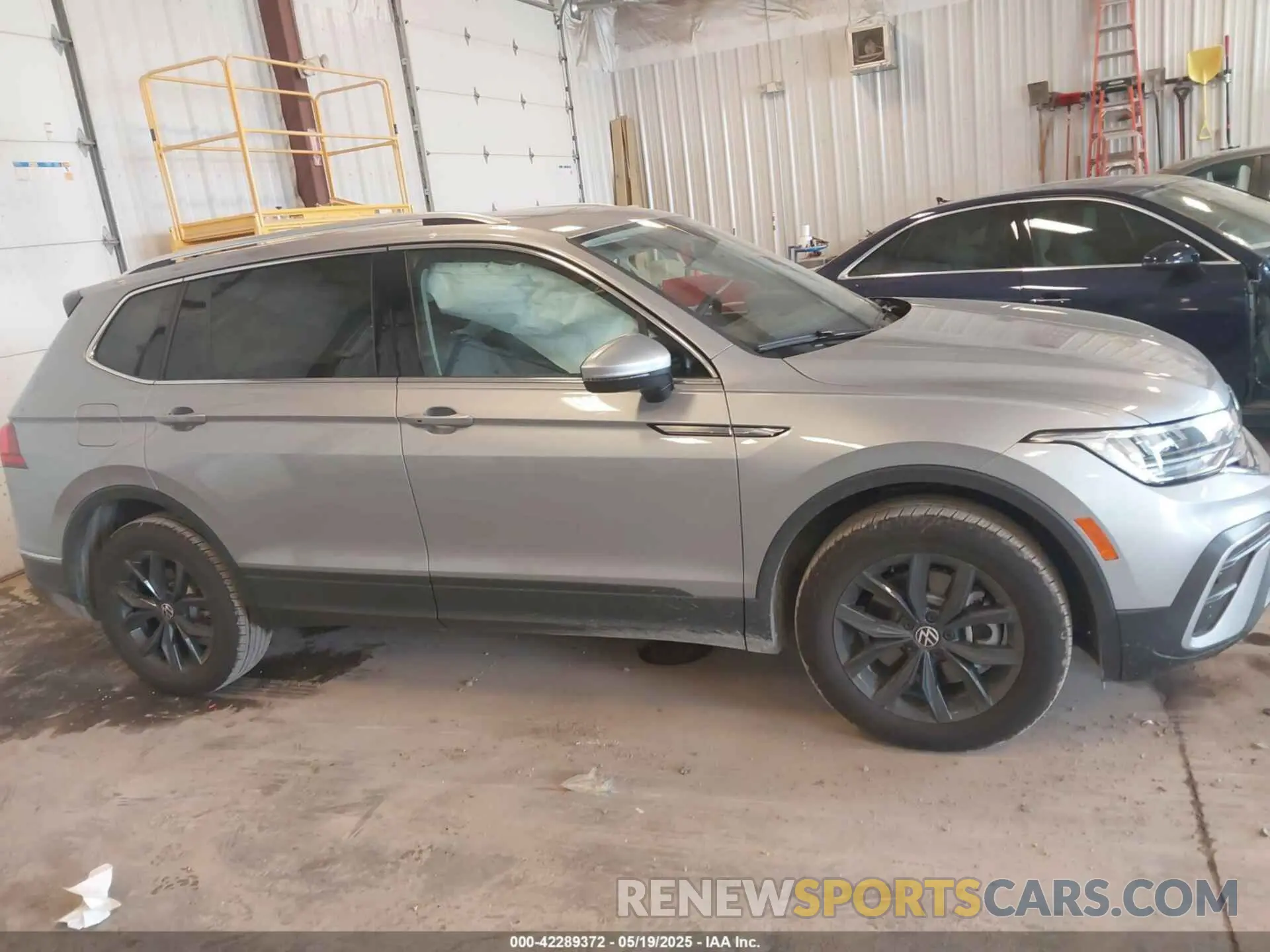 13 Photograph of a damaged car 3VVMB7AX7RM168679 VOLKSWAGEN TIGUAN 2024