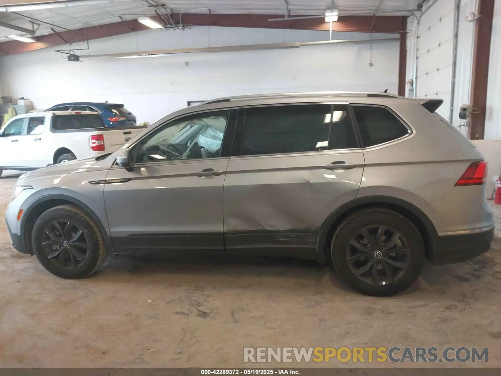 14 Photograph of a damaged car 3VVMB7AX7RM168679 VOLKSWAGEN TIGUAN 2024