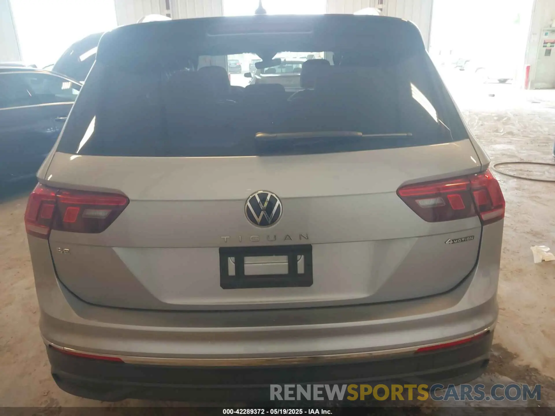 16 Photograph of a damaged car 3VVMB7AX7RM168679 VOLKSWAGEN TIGUAN 2024