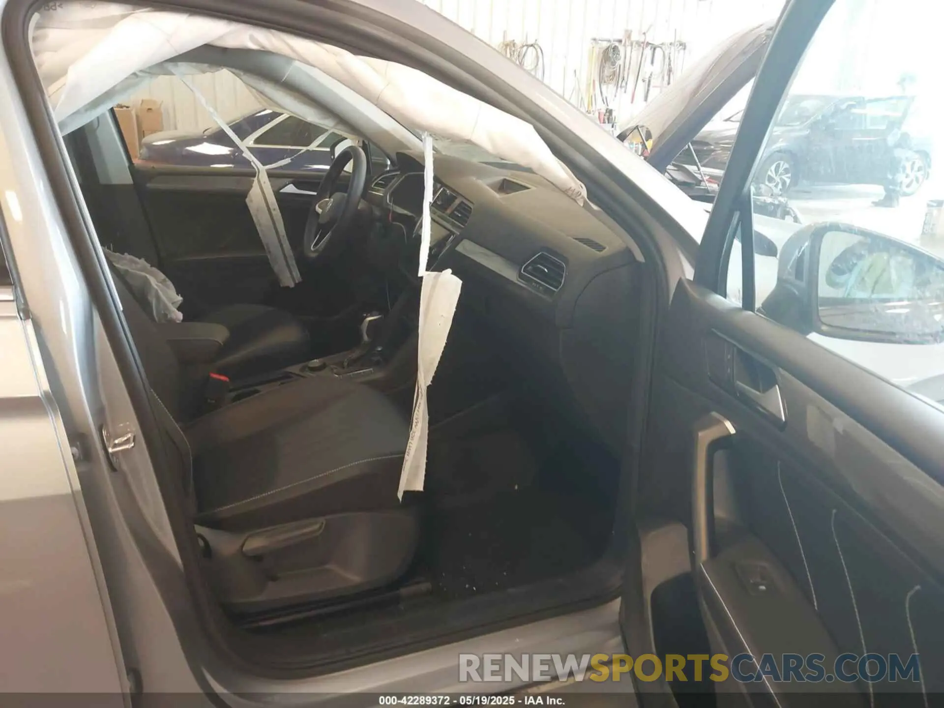 5 Photograph of a damaged car 3VVMB7AX7RM168679 VOLKSWAGEN TIGUAN 2024