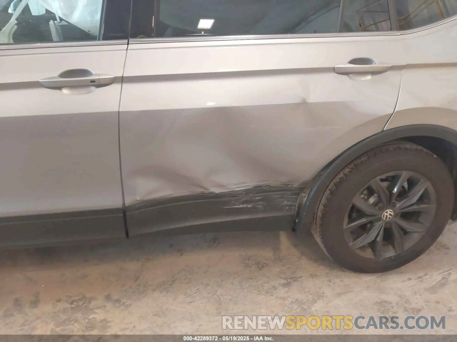 6 Photograph of a damaged car 3VVMB7AX7RM168679 VOLKSWAGEN TIGUAN 2024