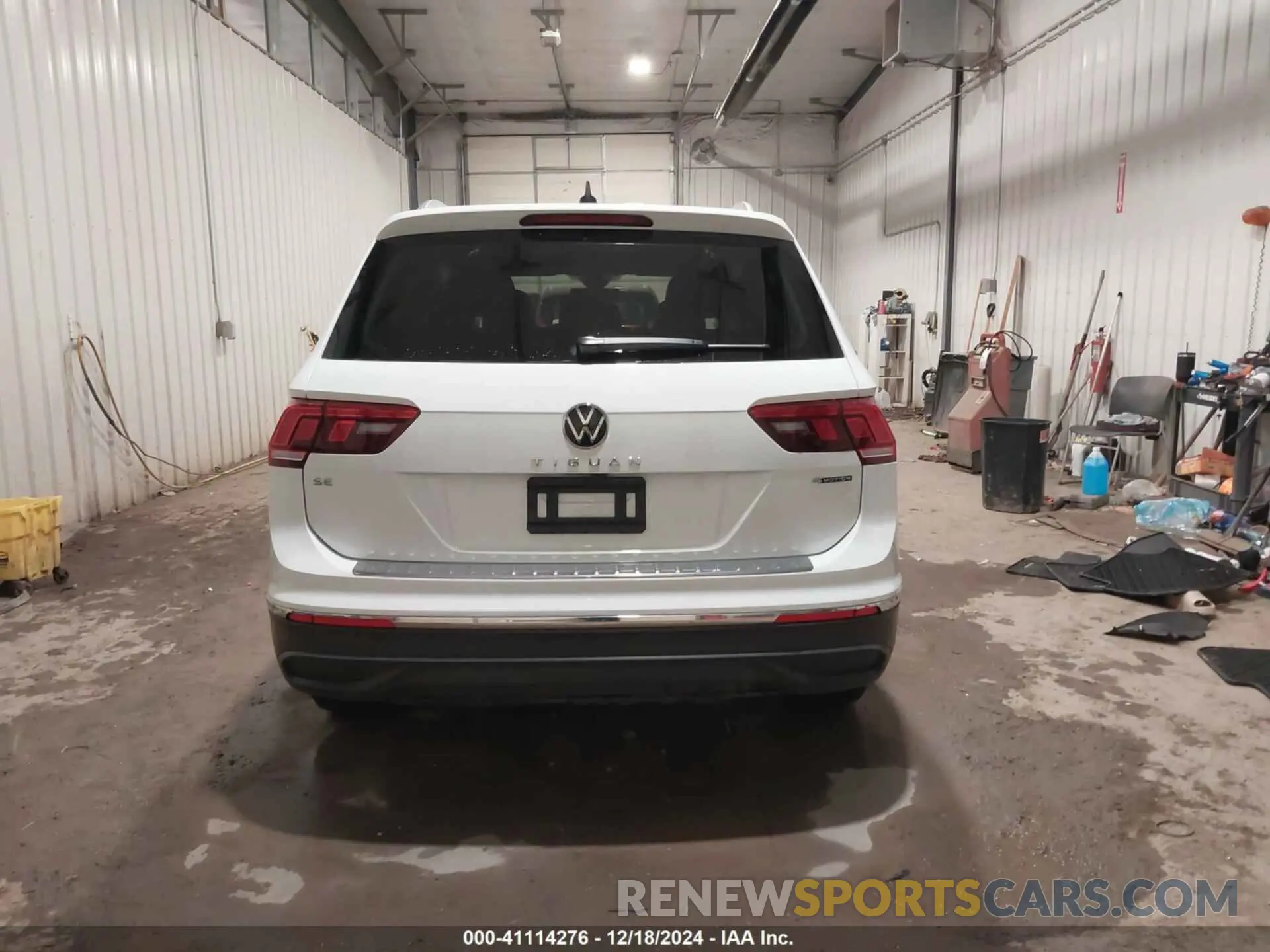 17 Photograph of a damaged car 3VVMB7AX9RM108094 VOLKSWAGEN TIGUAN 2024