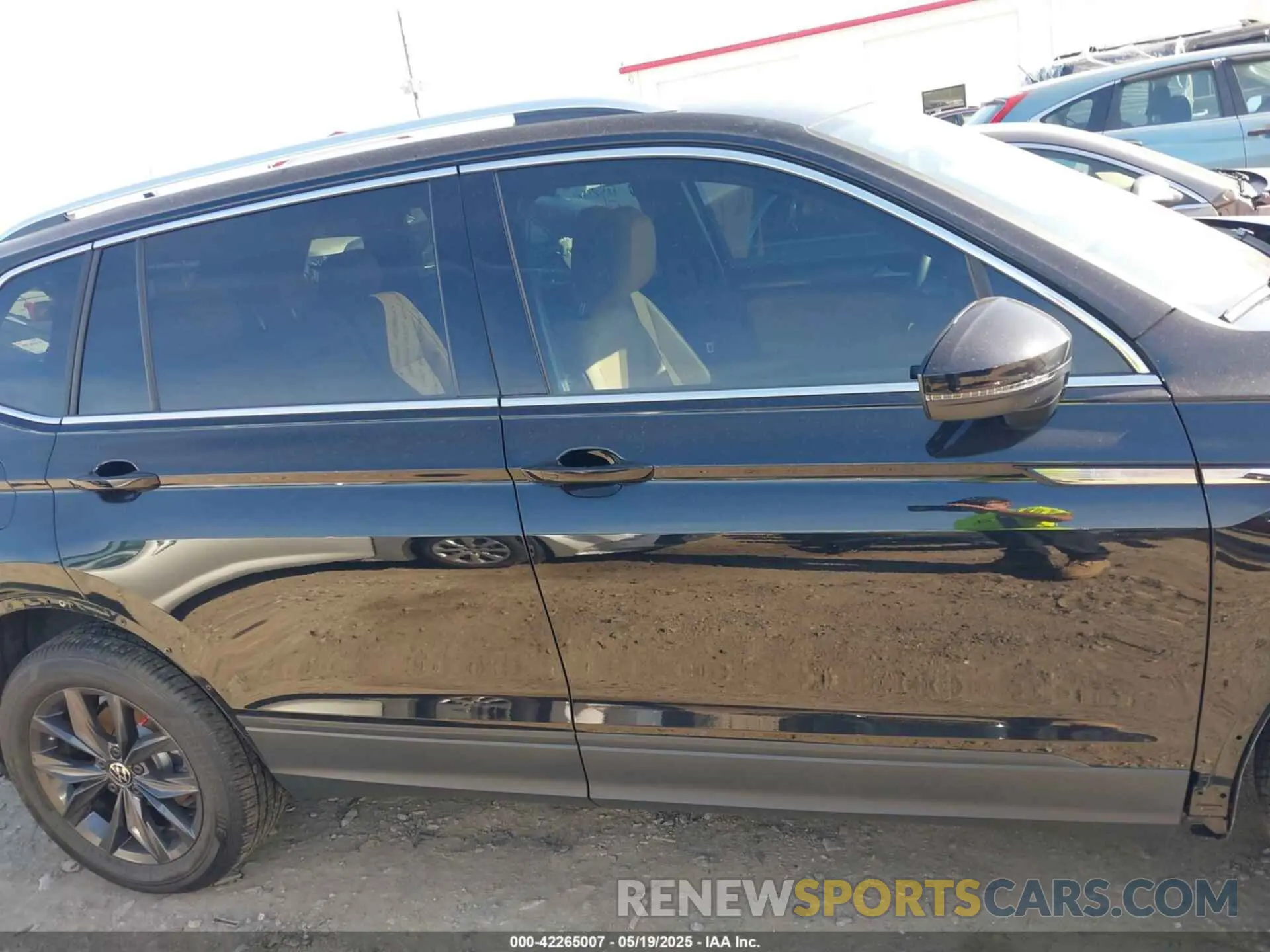 14 Photograph of a damaged car 3VVMB7AX9RM125851 VOLKSWAGEN TIGUAN 2024